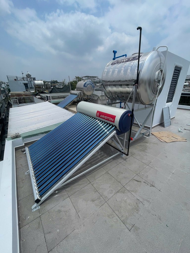 Đánh giá sản phẩm Máy nước nóng năng lượng mặt trời dạng ống Ariston ECO TUBE