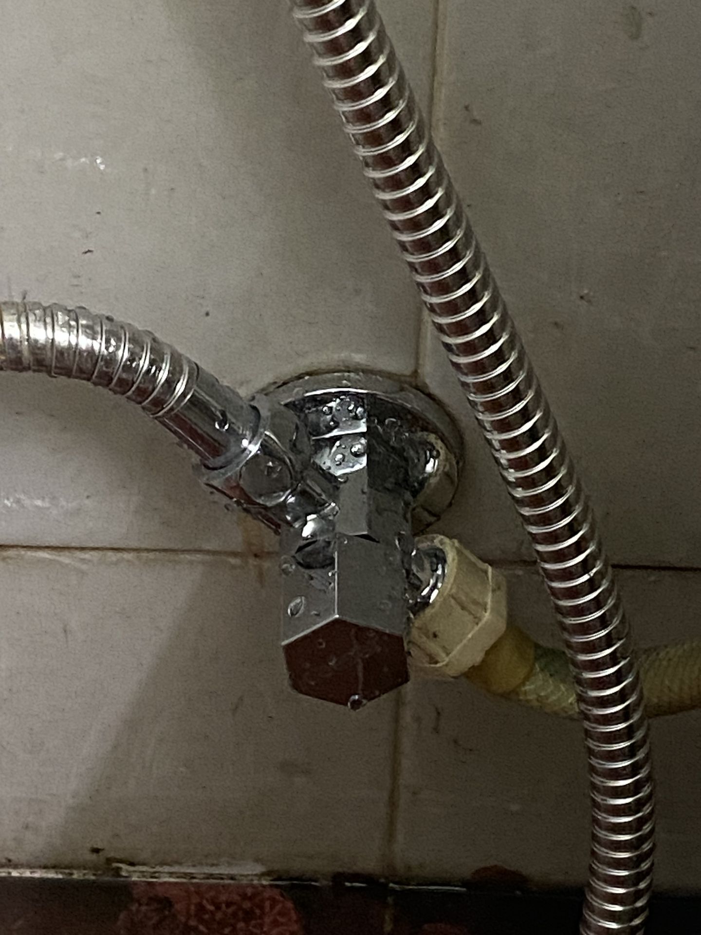 Đánh giá sản phẩm Van khoá chữ T Caesar BF427