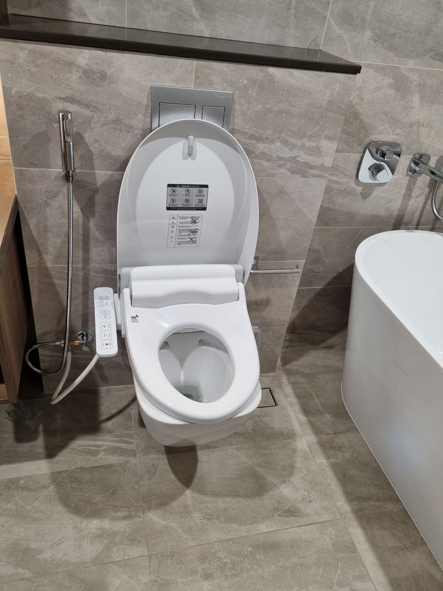 Đánh giá sản phẩm Nắp rửa điện tử thông minh INAX CW-H17VN (CWH17VN)