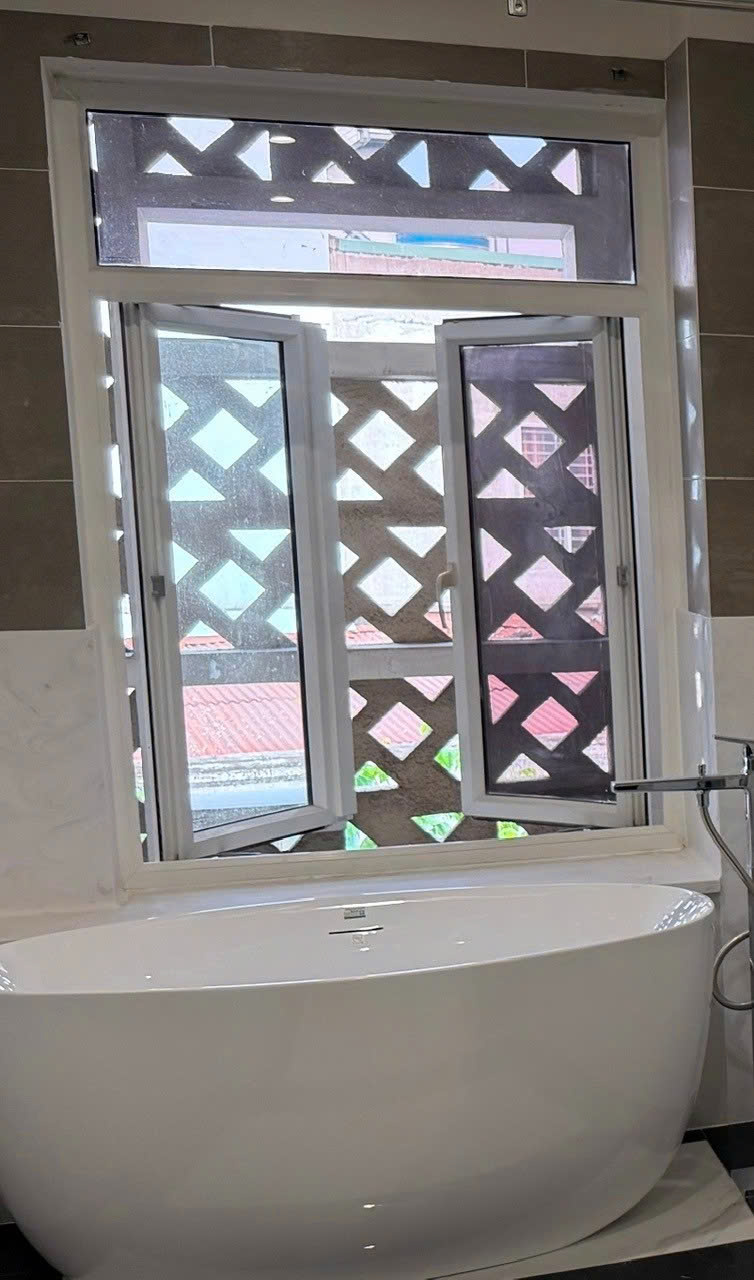 Đánh giá sản phẩm Bồn tắm đặt sàn 1.3m MOWOEN MW8227P–130