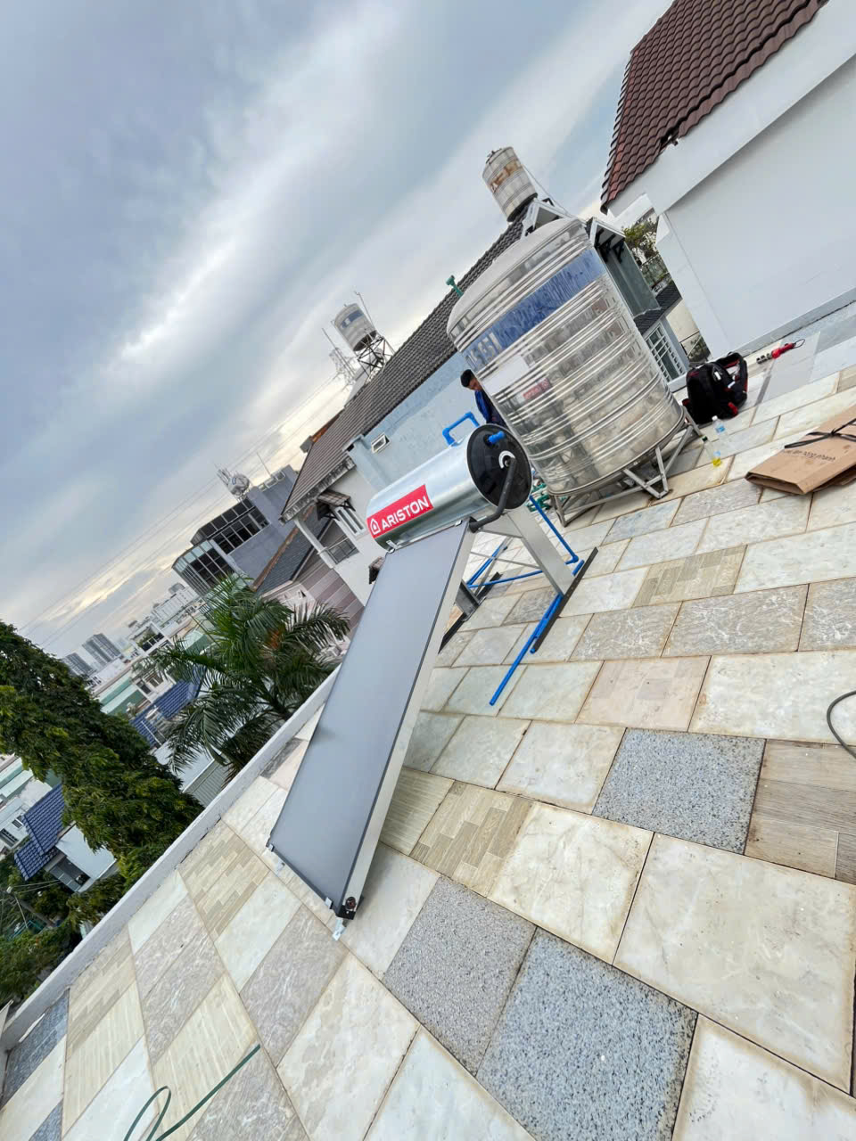 Đánh giá sản phẩm Máy nước nóng năng lượng mặt trời tấm phẳng Ariston KAIROS THERMO DR-2