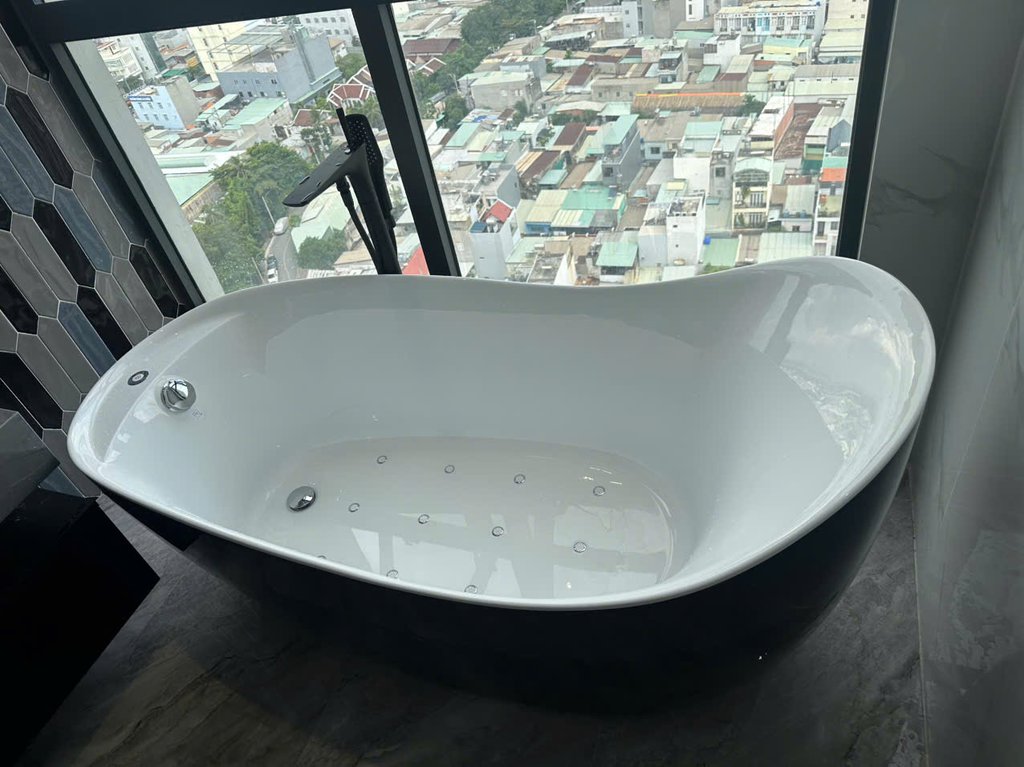 Đánh giá sản phẩm Bồn tắm đặt sàn massage 1.7m MOWOEN MW8213-170WB.MS