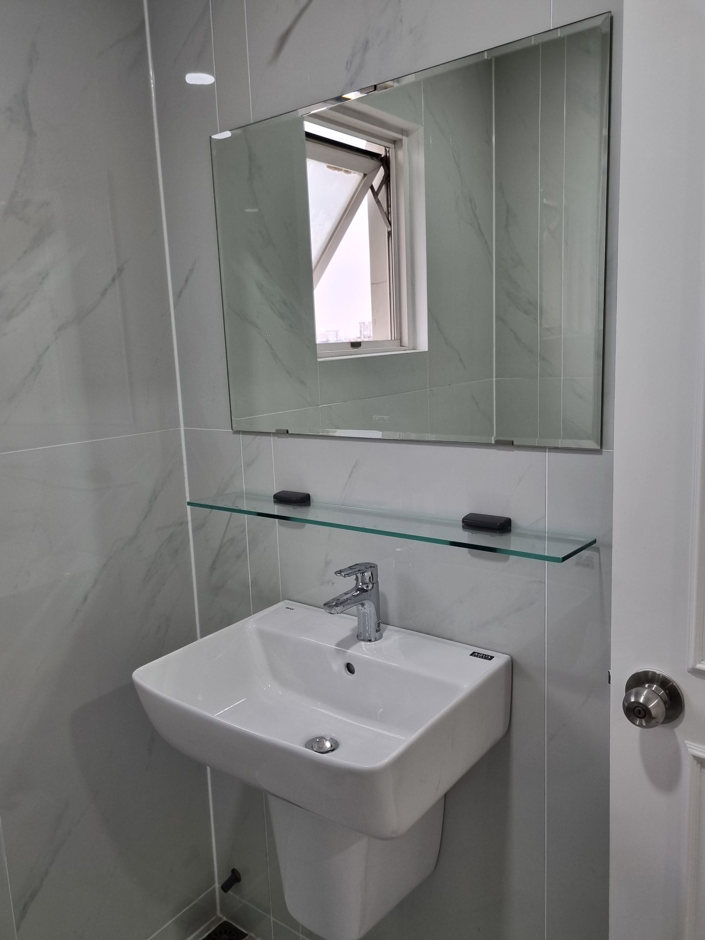 Đánh giá sản phẩm Gương soi phòng tắm 80x60cm kèm kệ kính Caesar M710 (M114 + Q780V)