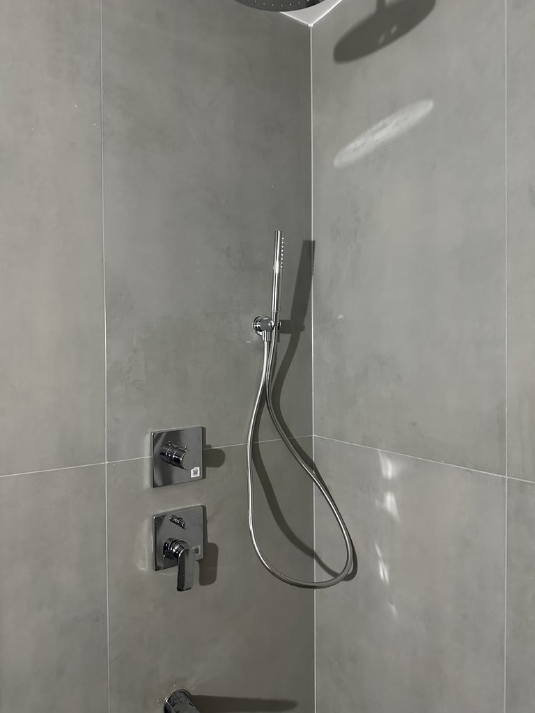 Đánh giá sản phẩm Gác sen kèm cút nối tường TOTO TBW07021A dòng G dáng tròn