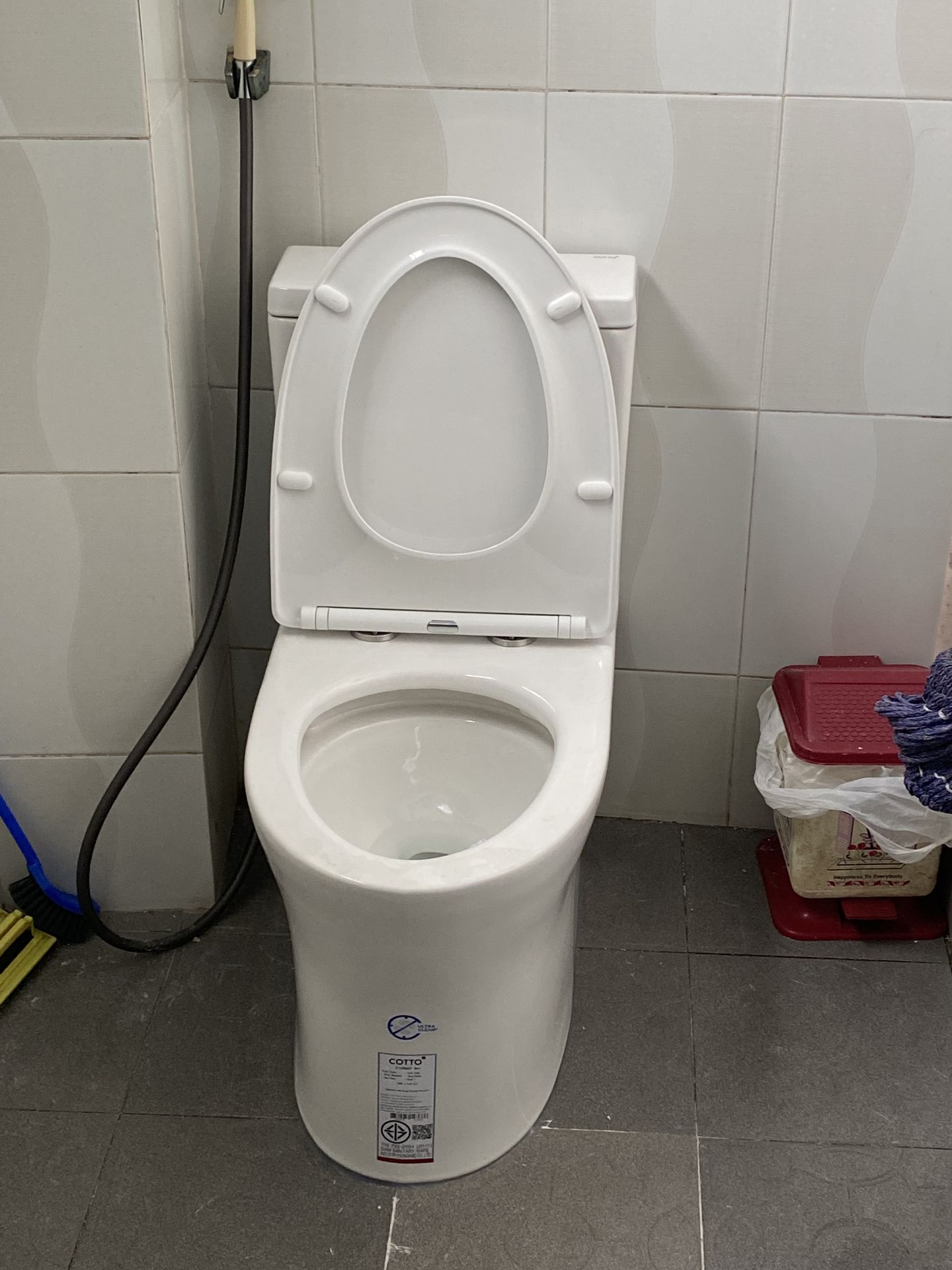 Đánh giá sản phẩm Bồn cầu 1 khối COTTO C105607 nắp êm dòng Vista