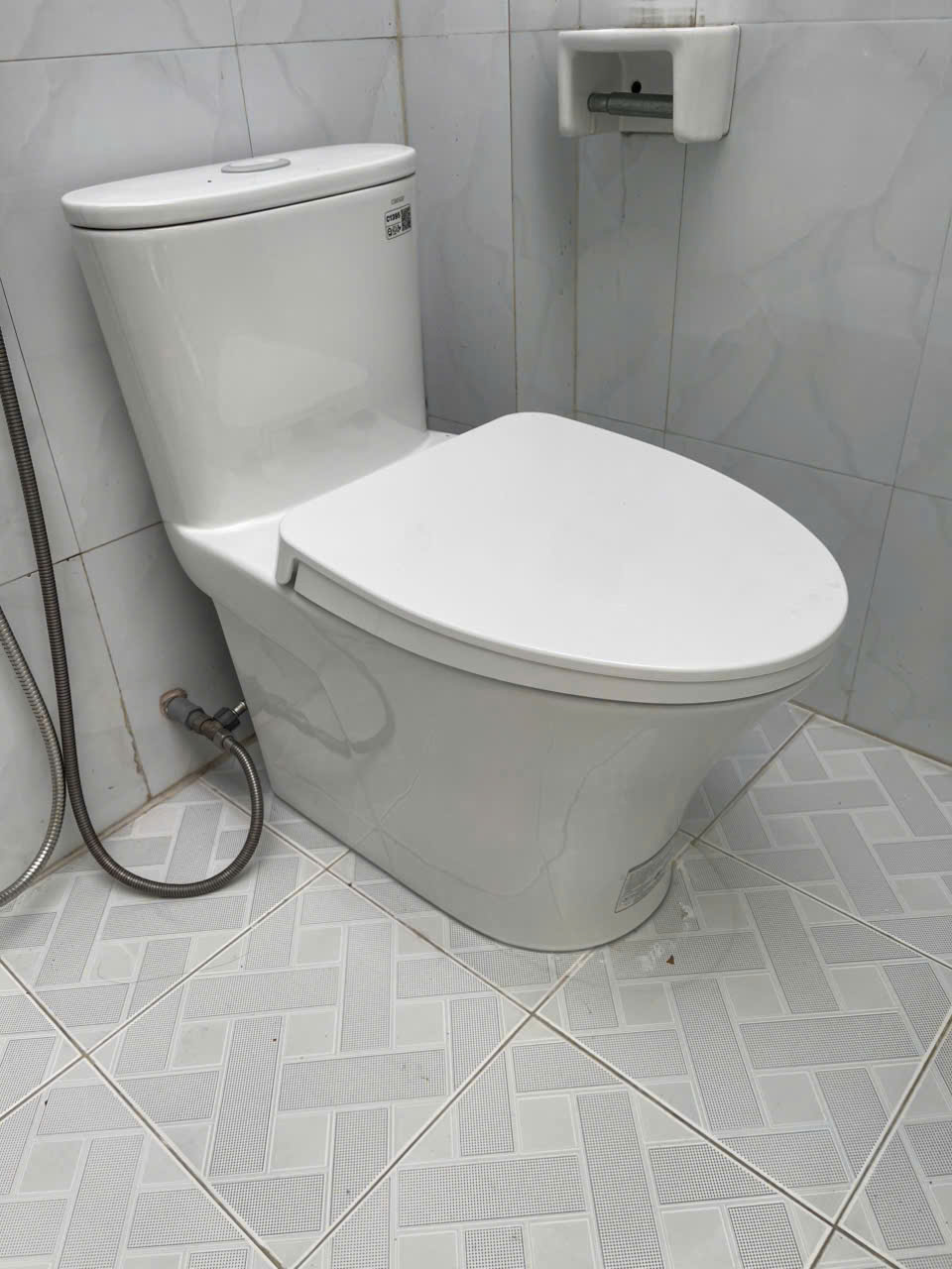 Đánh giá sản phẩm Bồn cầu 1 khối Caesar C1395 (CD1395) nắp đóng êm