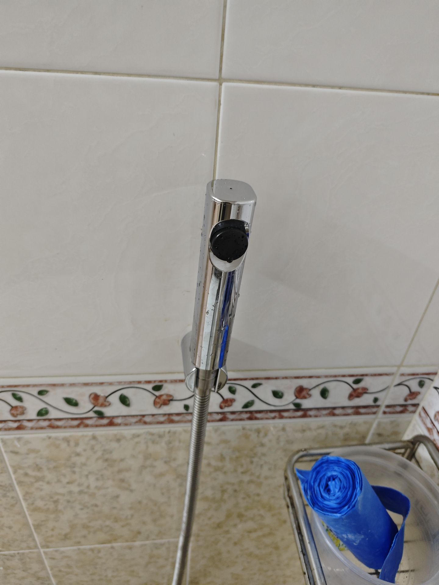 Đánh giá sản phẩm Vòi xịt vệ sinh Caesar BS308CW