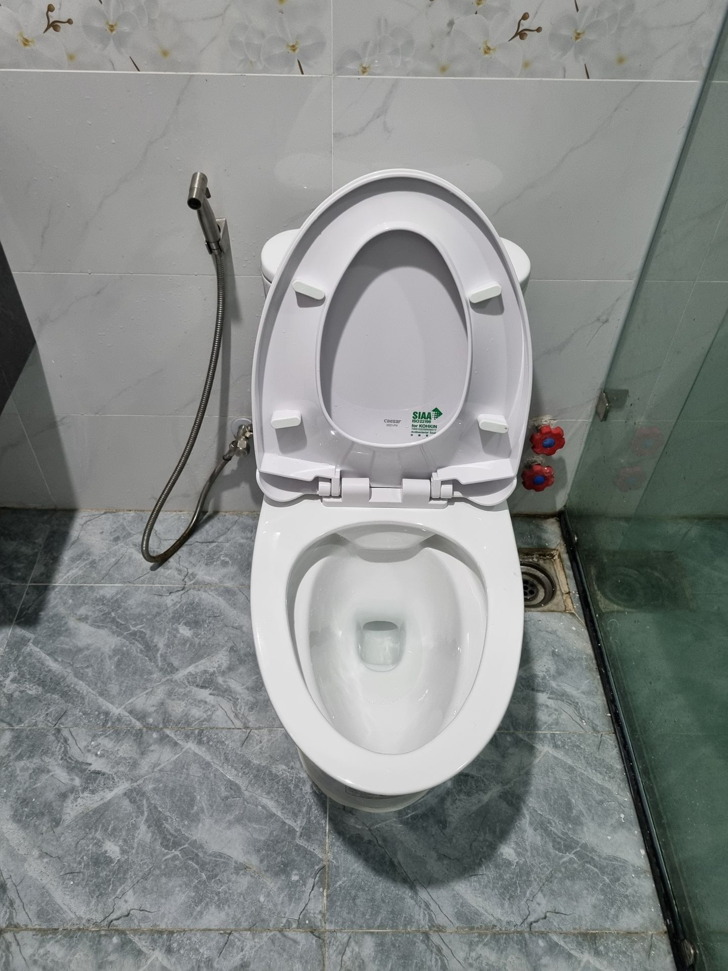 Đánh giá sản phẩm Bồn cầu 1 khối Caesar C1395 (CD1395) nắp đóng êm