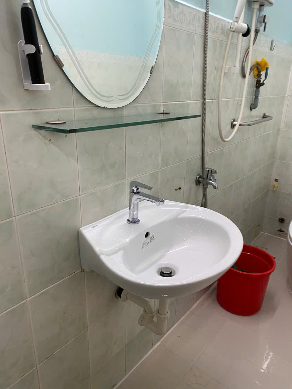 Đánh giá sản phẩm Vòi chậu lavabo lạnh Caesar B060CU