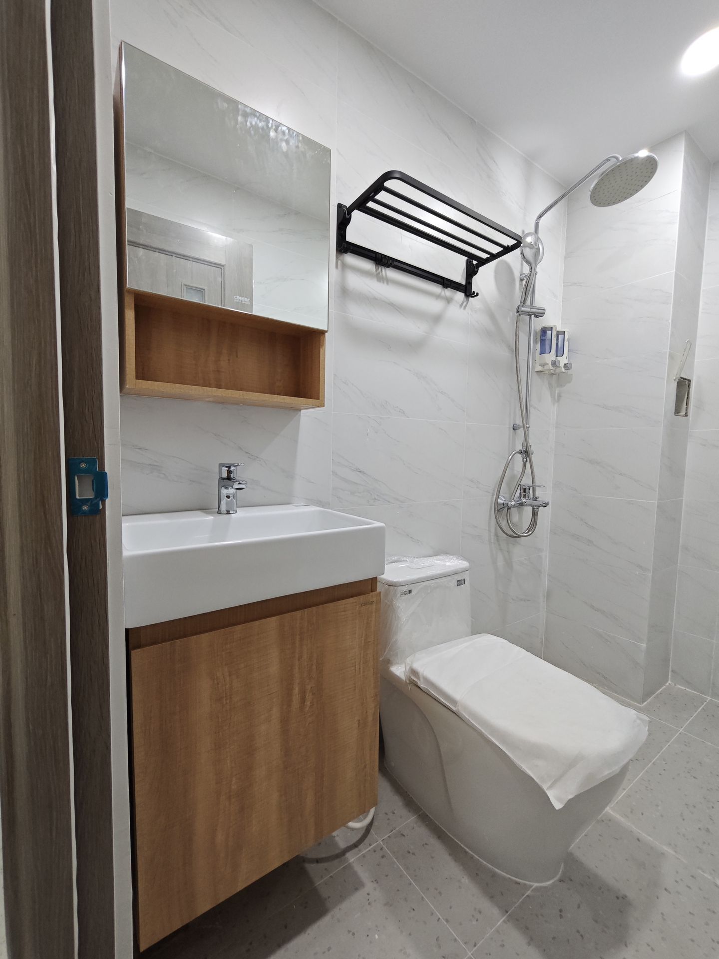 Đánh giá sản phẩm Tủ gương treo phòng tắm Caesar EM0145W