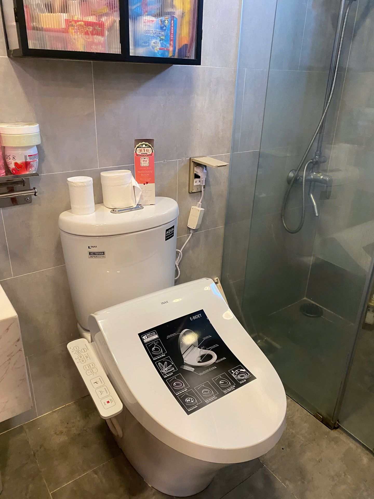 Đánh giá sản phẩm Nắp rửa điện tử thông minh INAX CW-H18VN (CWH18VN)