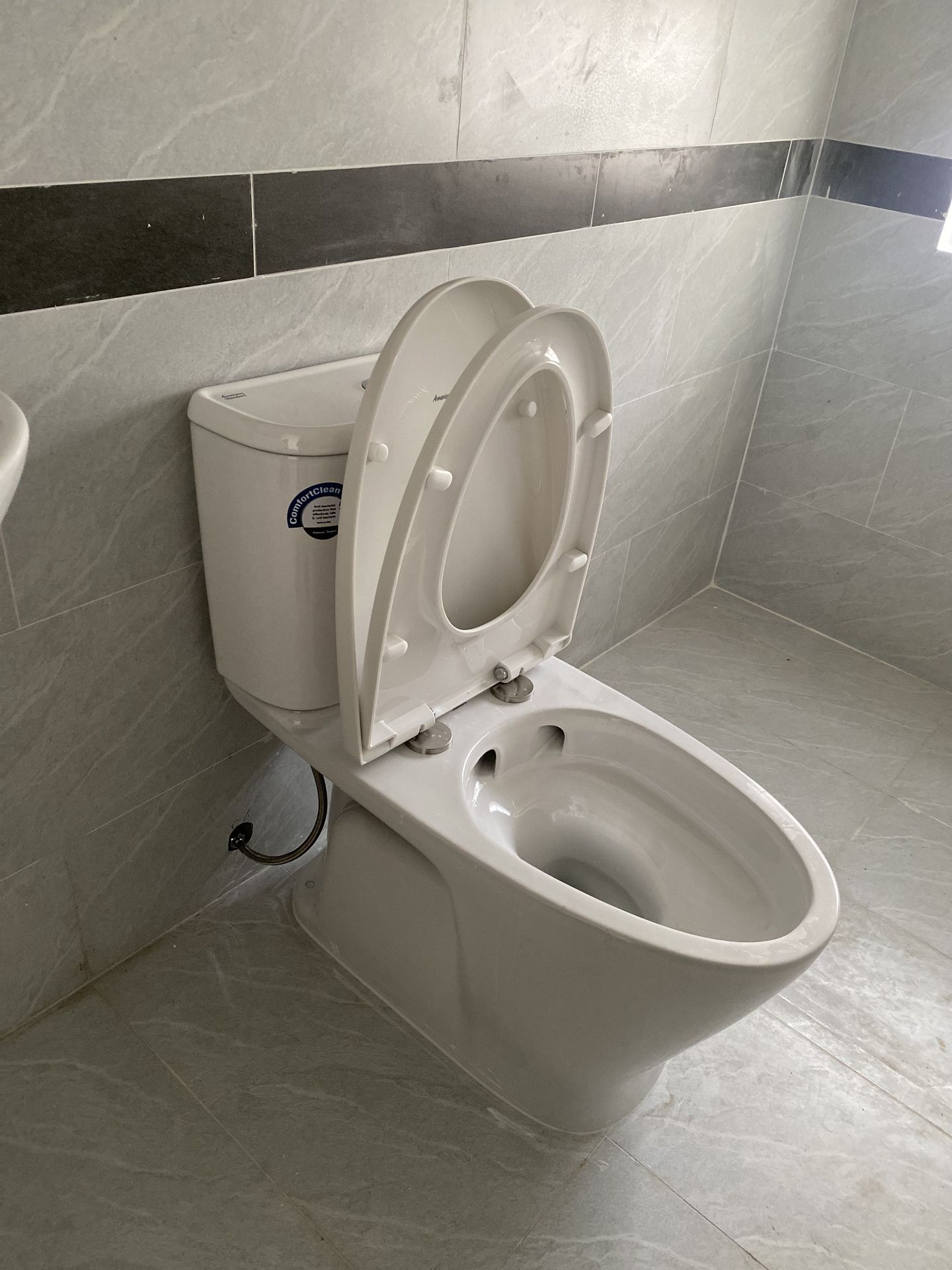 Đánh giá sản phẩm Bồn cầu 2 khối American Standard VF-2162 (VF2162) nắp êm dòng Loven