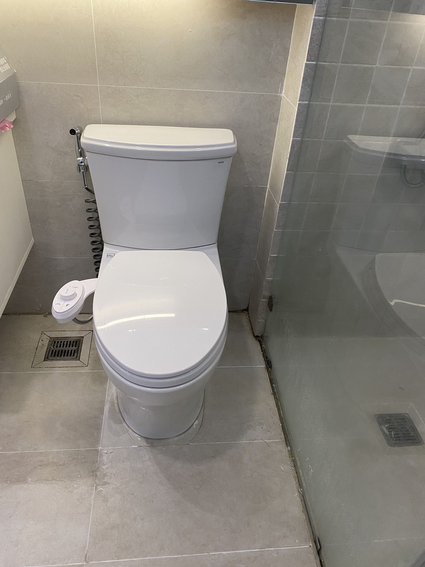 Đánh giá sản phẩm Bồn cầu 2 khối TOTO CS986GT2 nắp đóng êm TC393VS