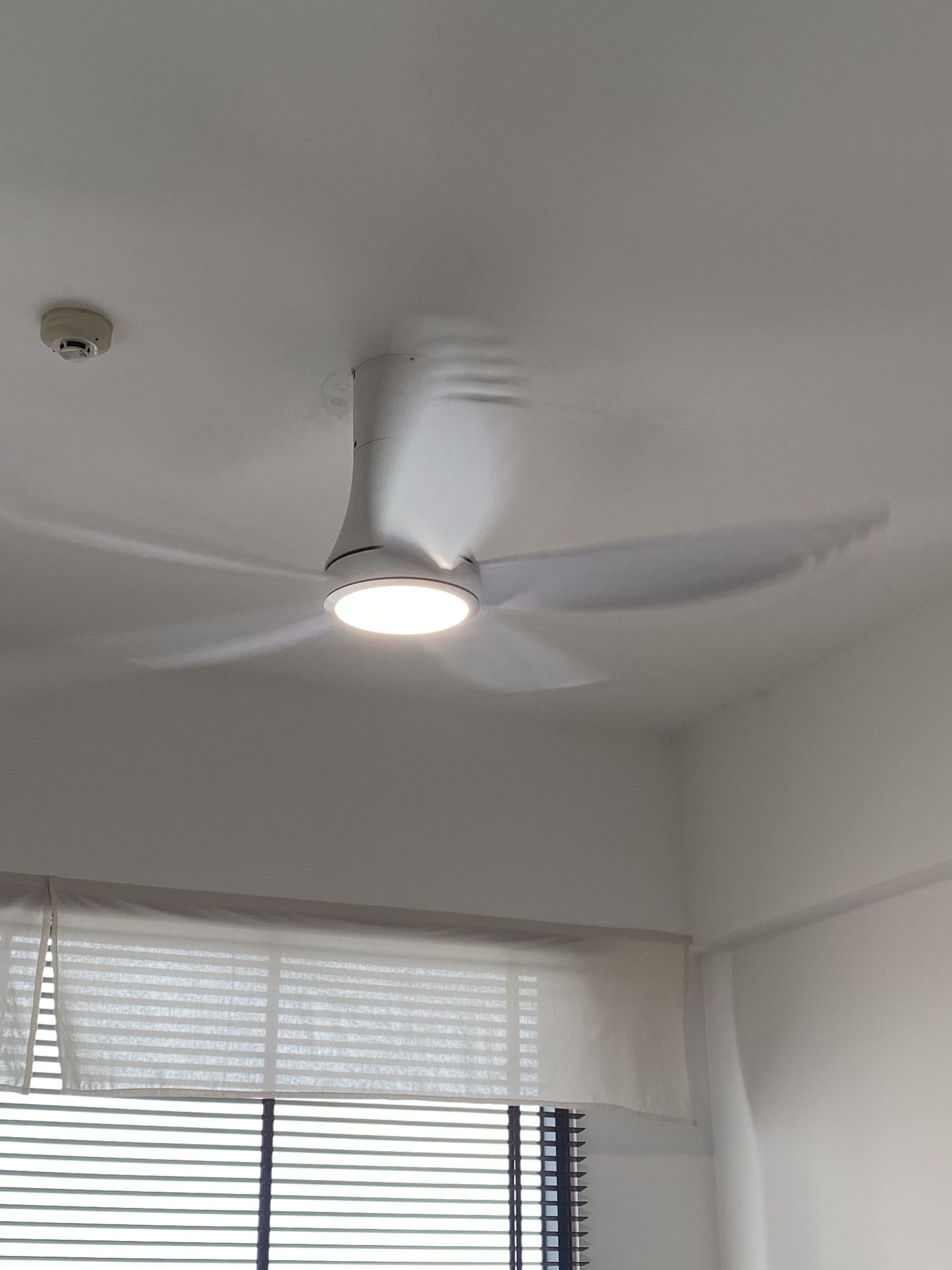 Đánh giá sản phẩm Quạt trần 5 cánh điều khiển từ xa Nanoco NCF5653-WL