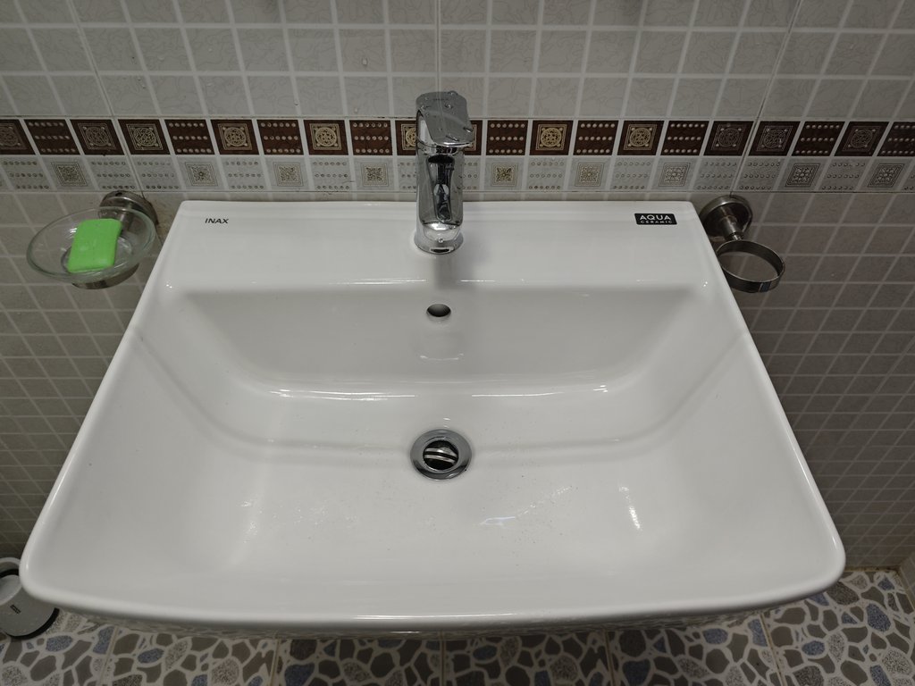 Đánh giá sản phẩm Chậu rửa lavabo treo tường INAX AL-312V (AL312V) (AL-312VFC) men Aqua Ceramic