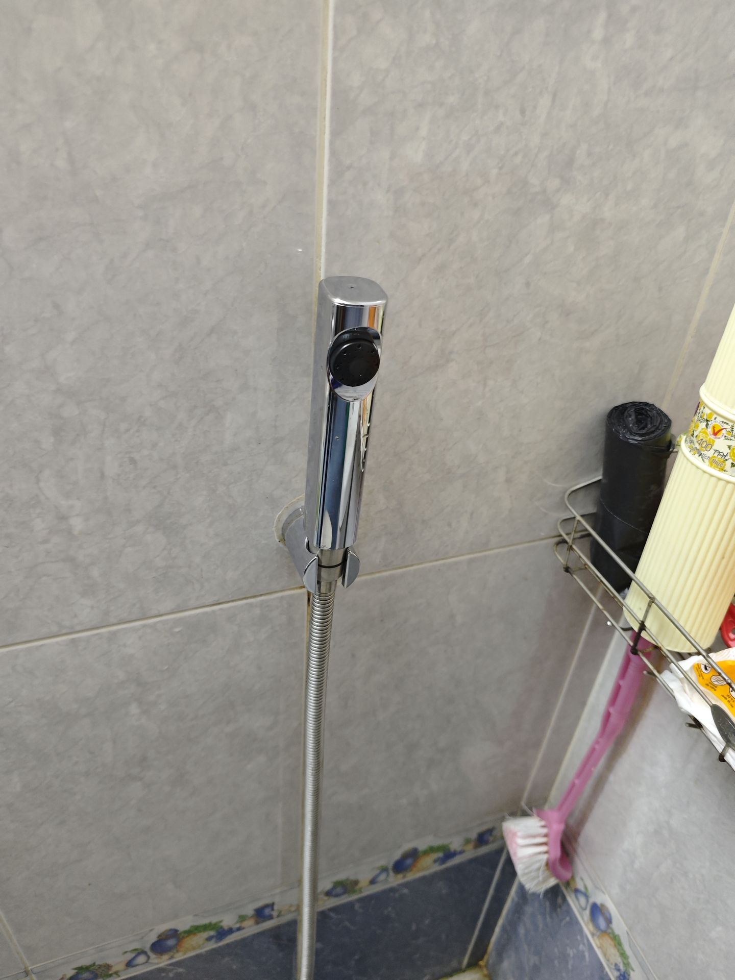 Đánh giá sản phẩm Vòi xịt vệ sinh Caesar BS308CW