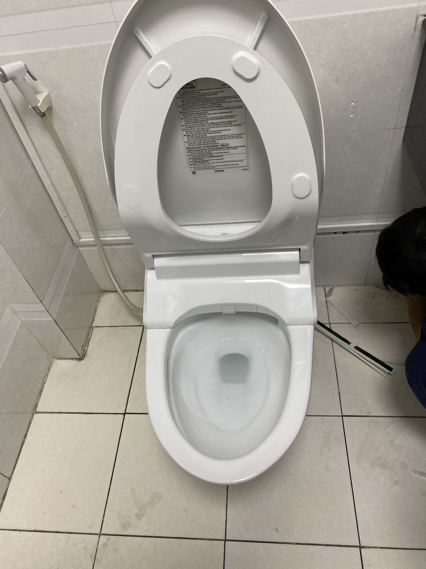 Đánh giá sản phẩm Bồn cầu TOTO MS887CRW15 1 khối nắp điện tử Washlet C5 TCF24460AAA giấu dây