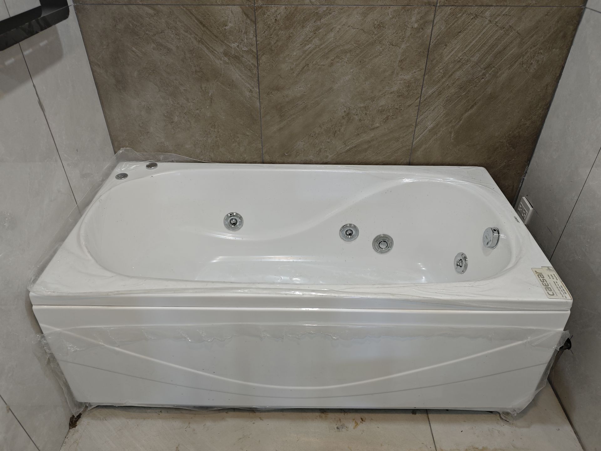 Đánh giá sản phẩm Bồn tắm chân yếm 1m5 massage Caesar MT0150L(R)