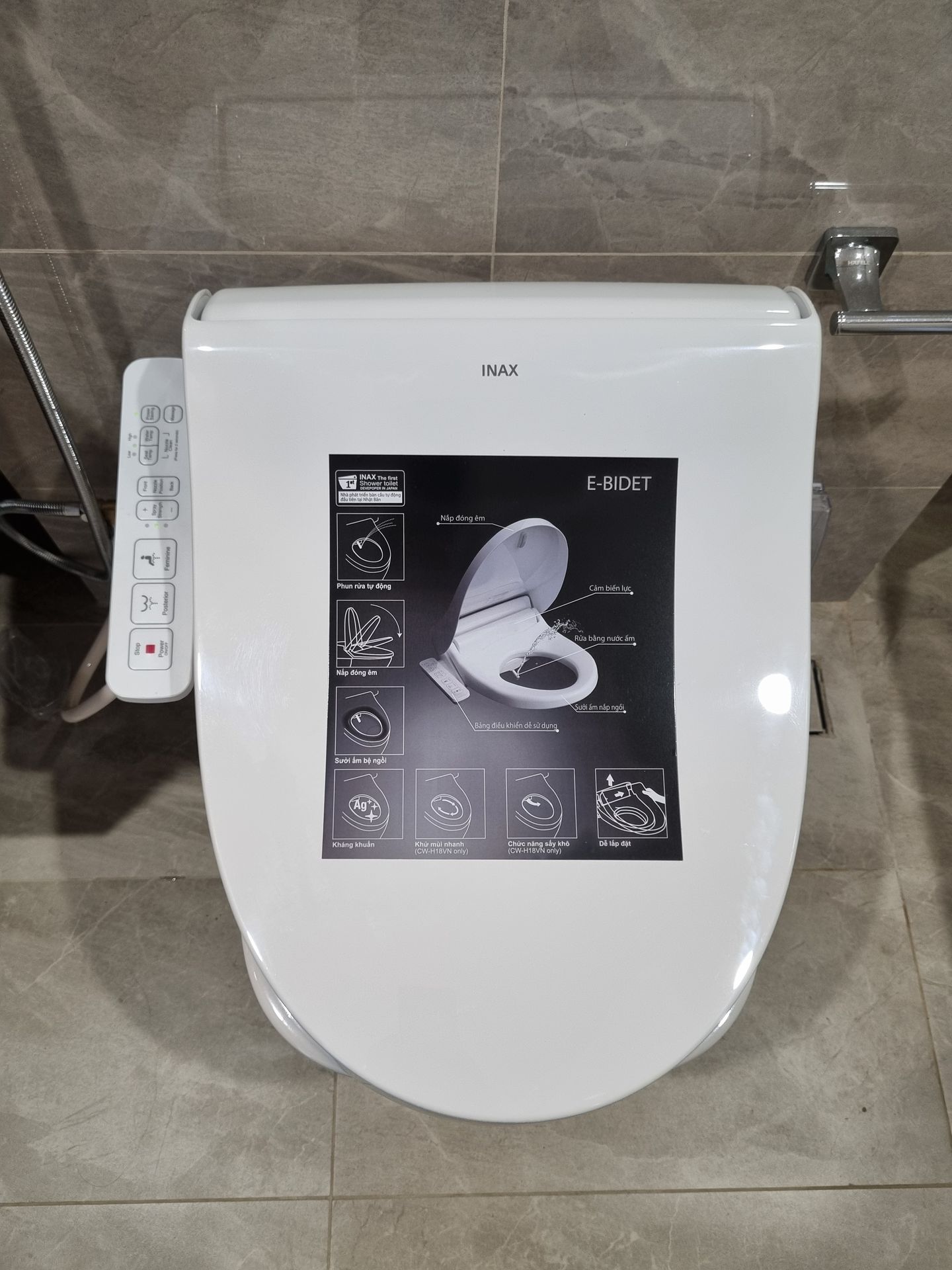 Đánh giá sản phẩm Nắp rửa điện tử thông minh INAX CW-H17VN (CWH17VN)