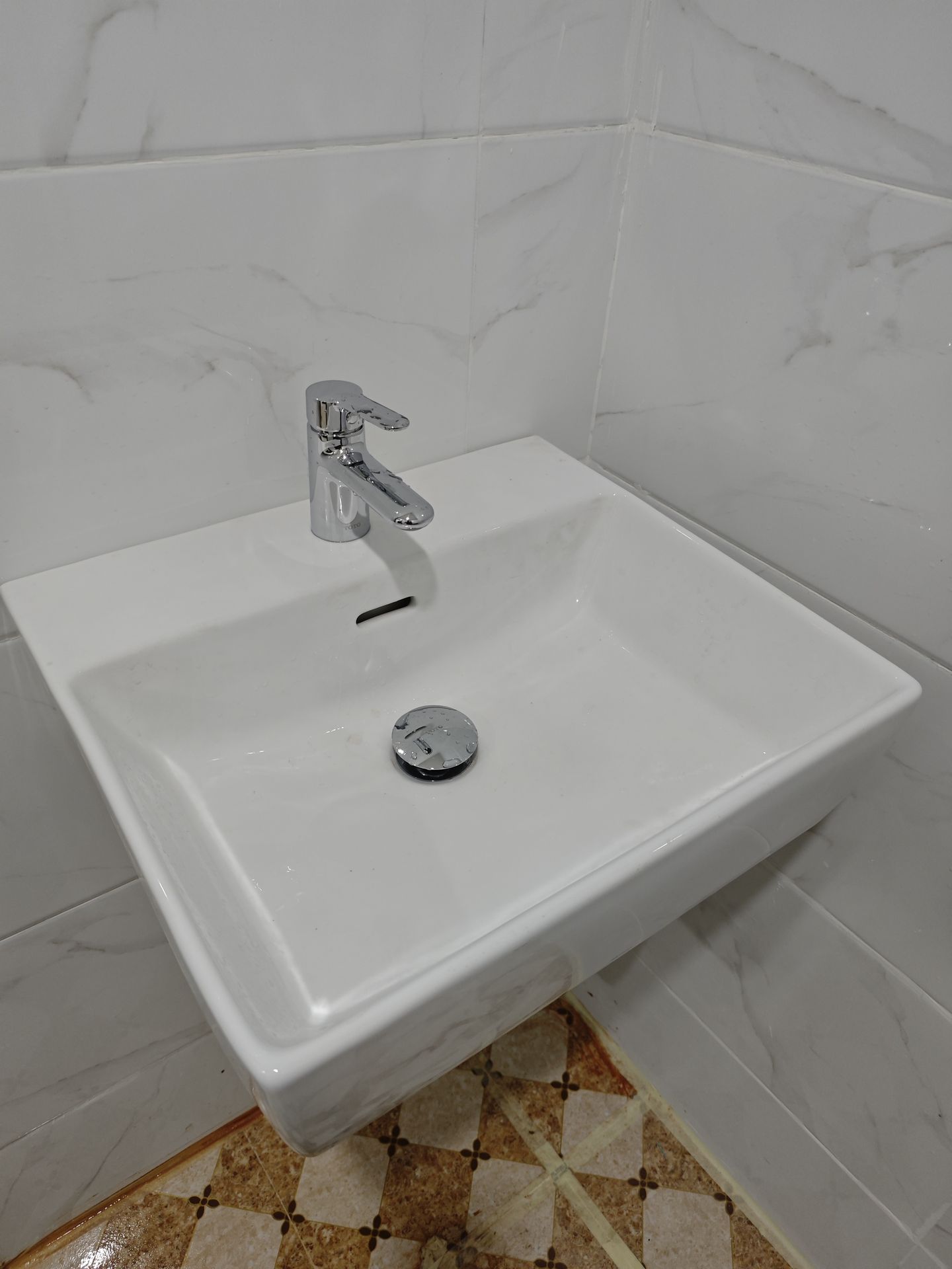 Đánh giá sản phẩm Vòi lavabo lạnh TOTO TVLC101NSR