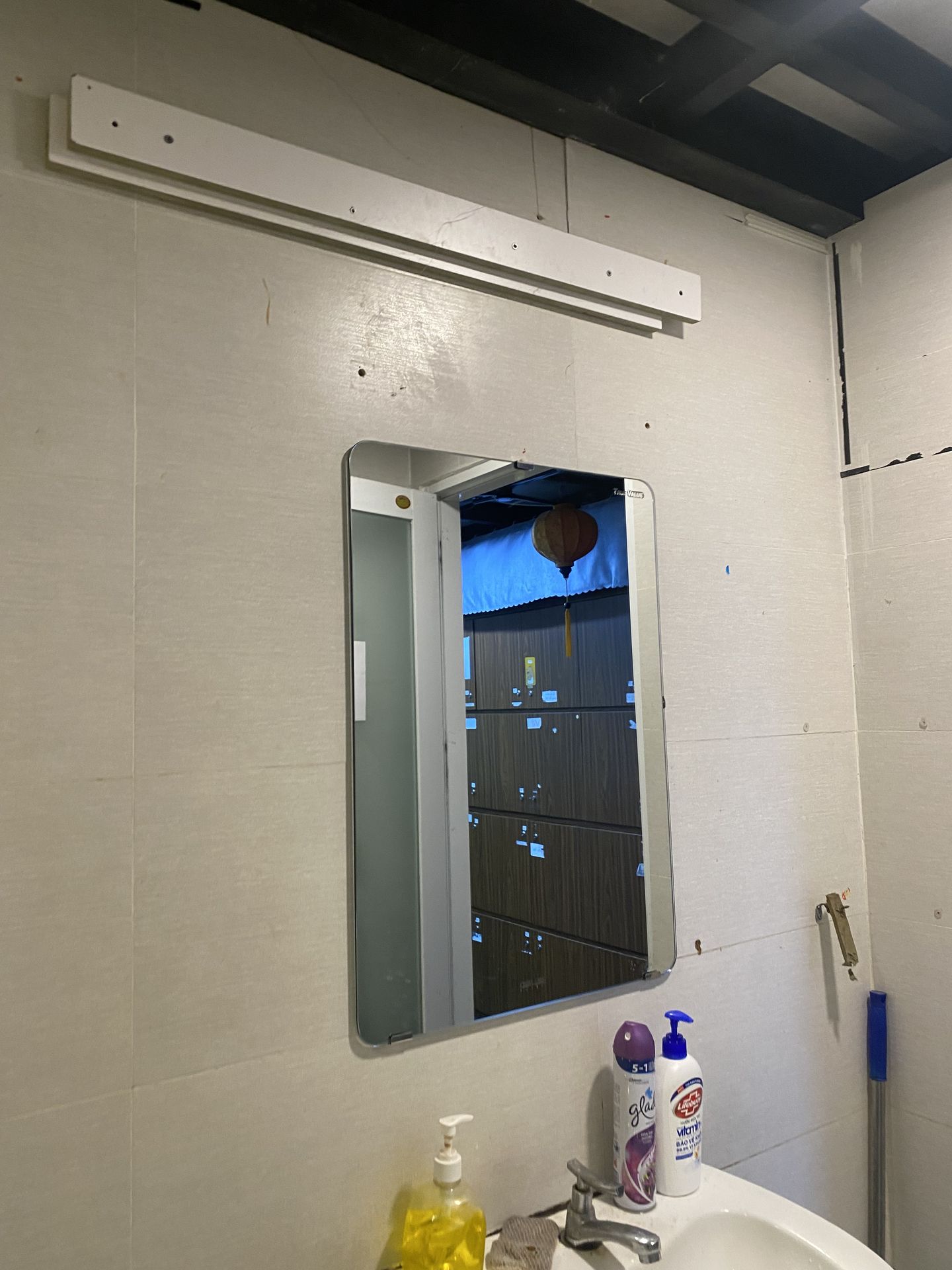 Đánh giá sản phẩm Gương trơn GLS VS00R30 chữ nhật đứng 50x70cm bo góc R30