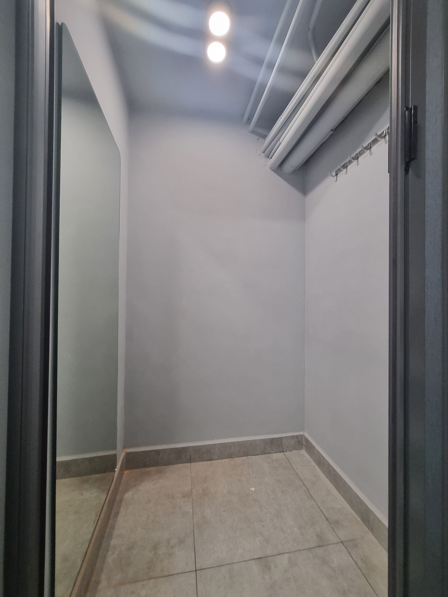 Đánh giá sản phẩm Gương soi toàn thân 60x160cm mài cạnh đứng GLS S00R70