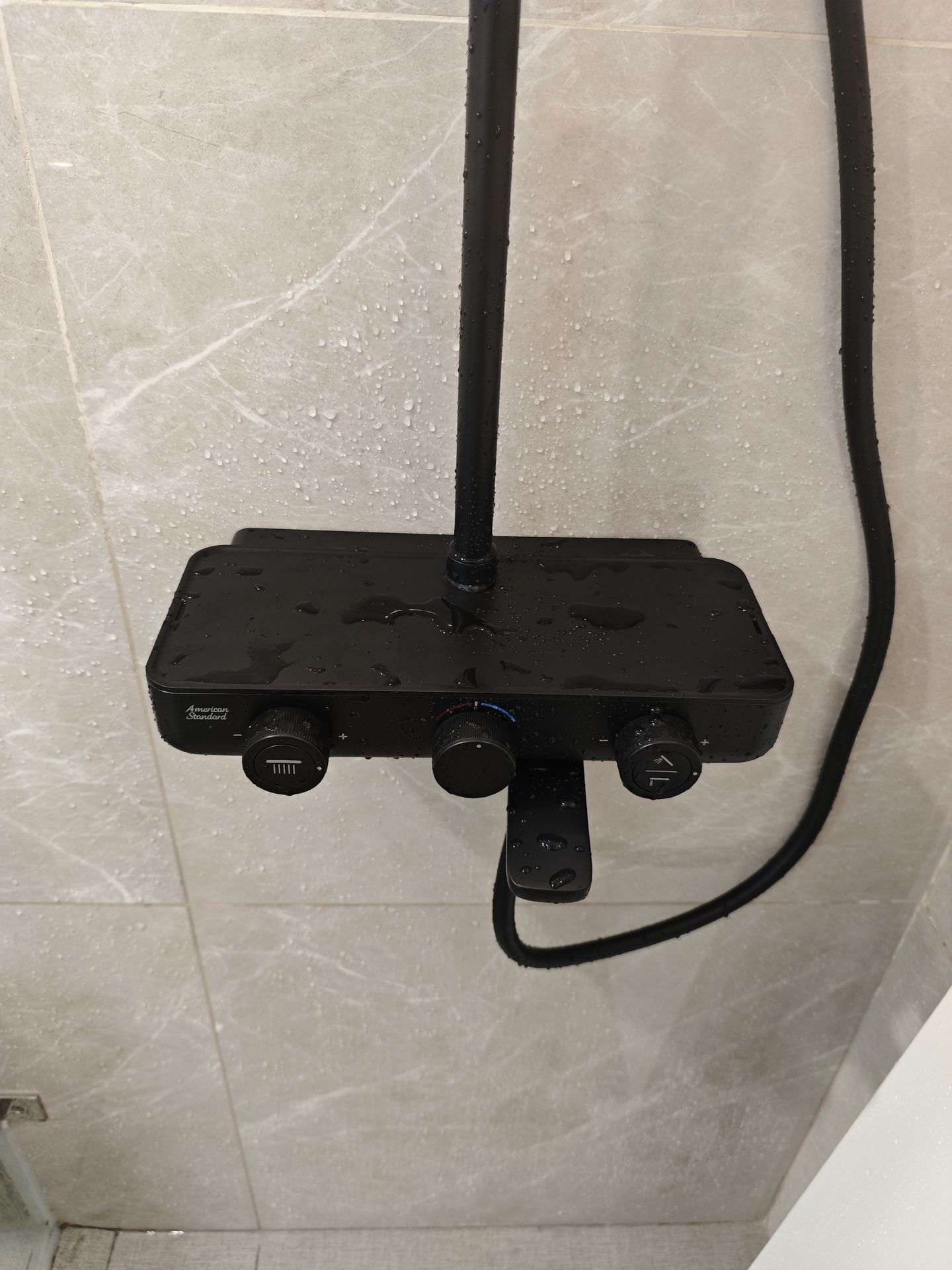 Đánh giá sản phẩm Sen tắm cây đứng cảm biến nhiệt American Standard EasySET WF-4956 (WF4956)