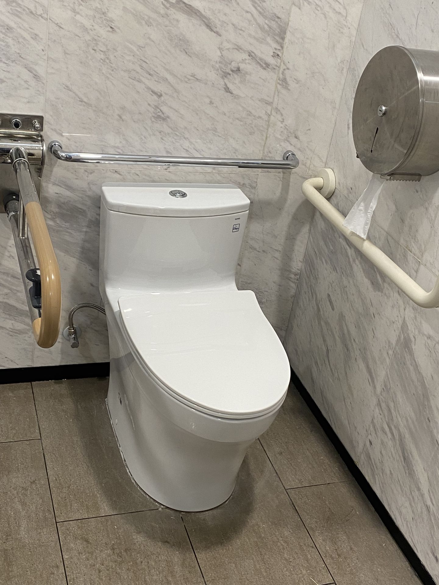 Đánh giá sản phẩm Bồn cầu 1 khối TOTO MS885DT8 nắp đóng êm TC600VS