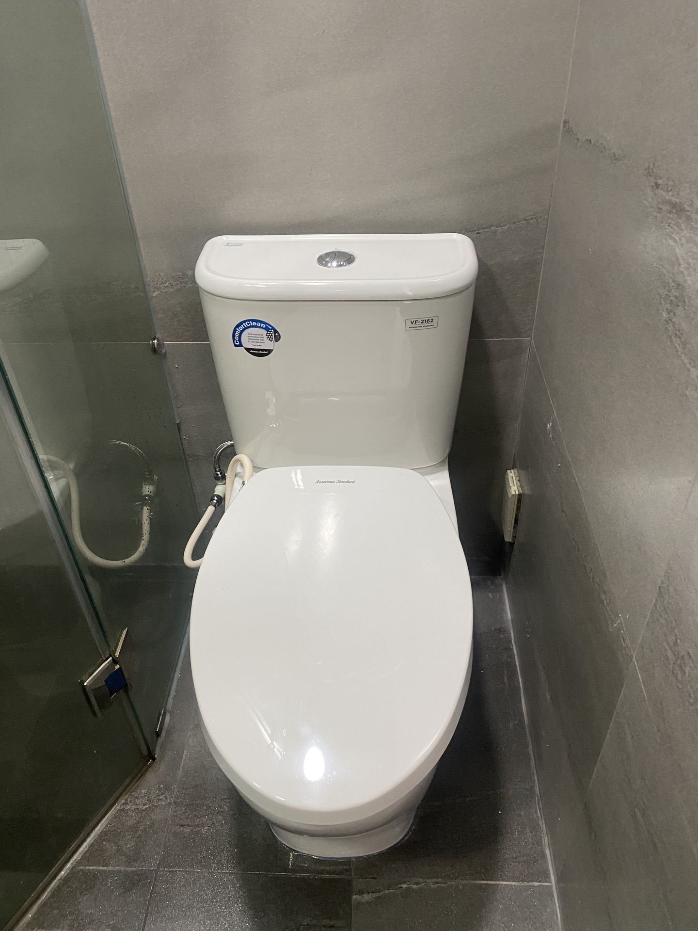 Đánh giá sản phẩm Bồn cầu 2 khối American Standard VF-2162S (VF2162S) nắp rửa cơ Slim