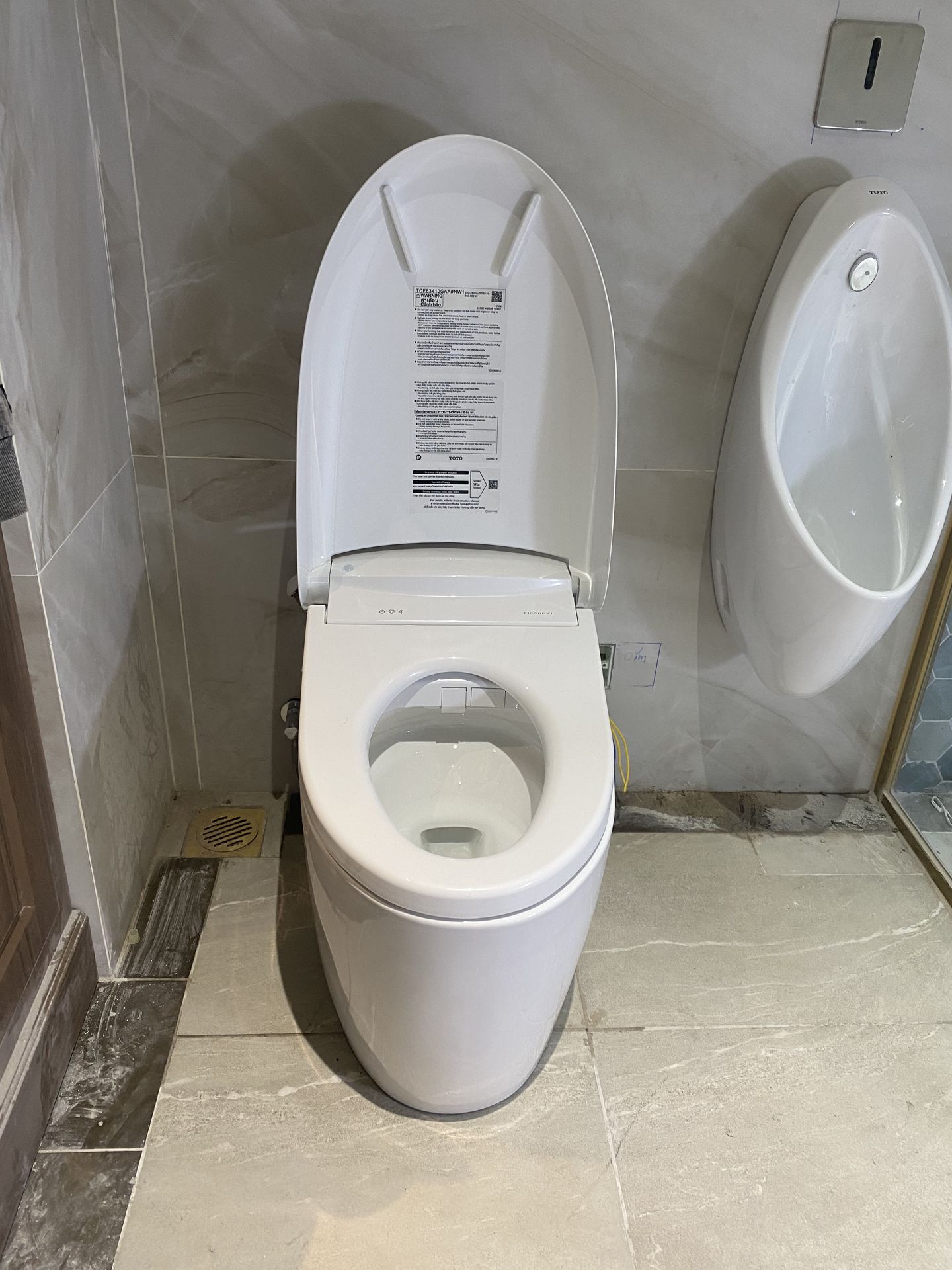 Đánh giá sản phẩm Bồn cầu thông minh Neorest RS TOTO CS921VT TCF83410GAA T53P100VR