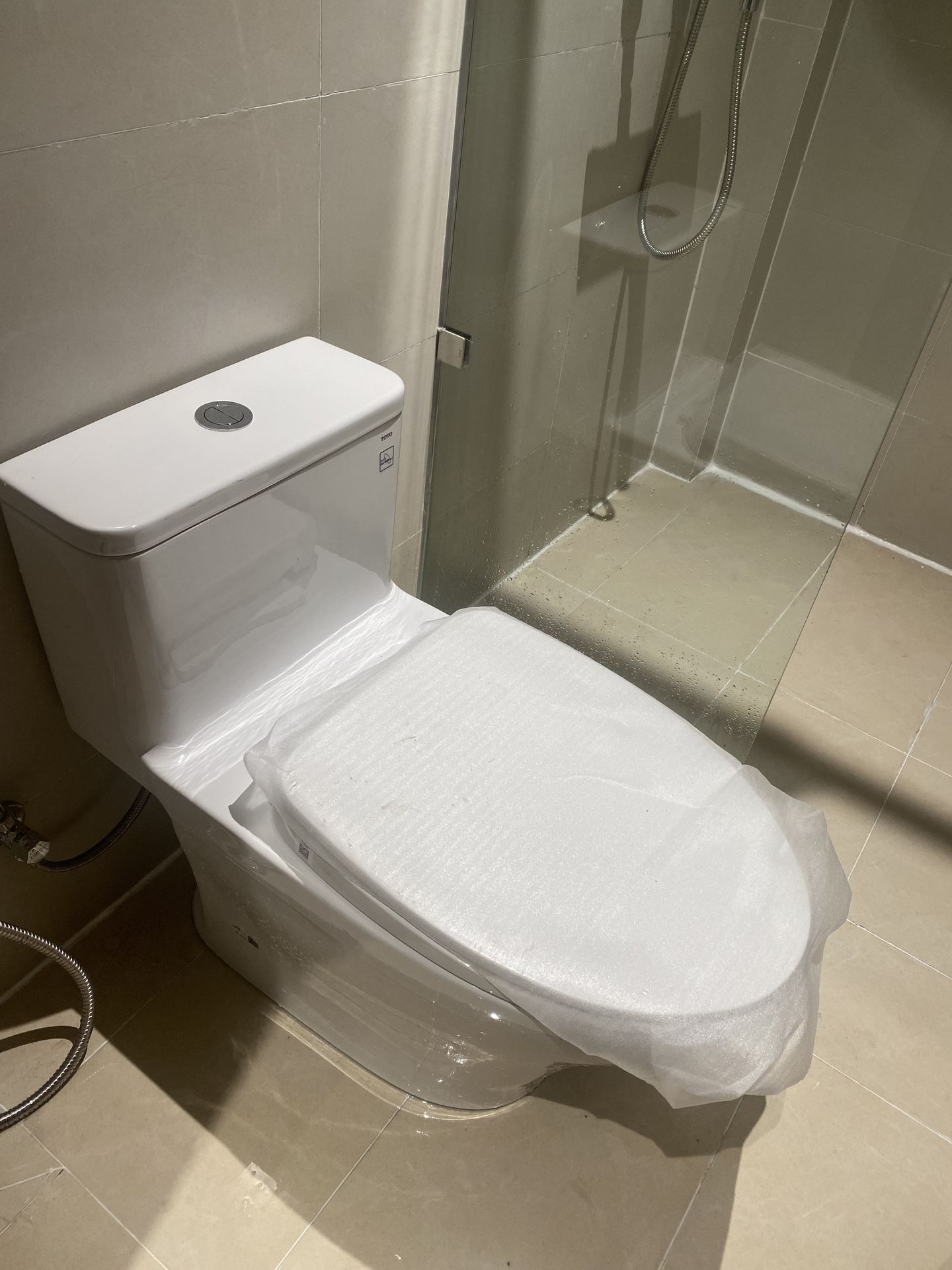 Đánh giá sản phẩm Bồn cầu 1 khối TOTO MS857DT10 nắp đóng êm TC395VS