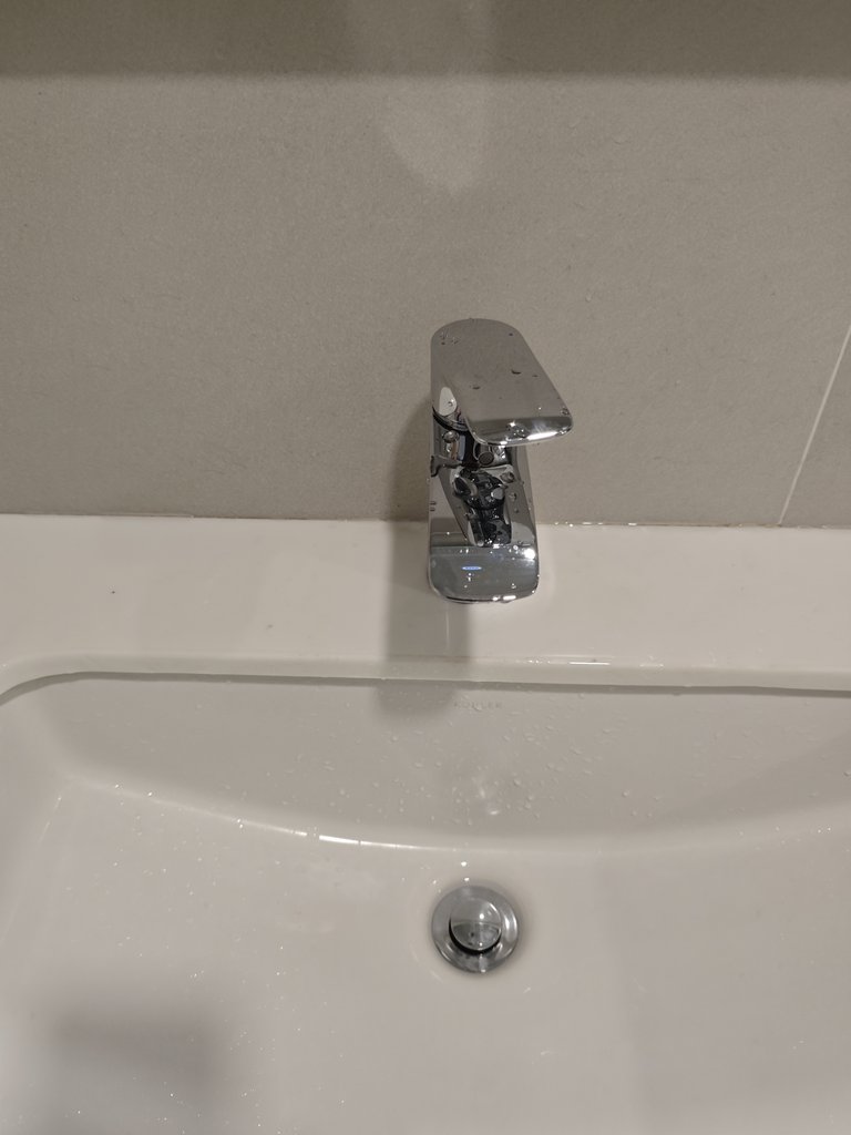 Đánh giá sản phẩm Vòi lavabo nóng lạnh GA TOTO TLG04301V