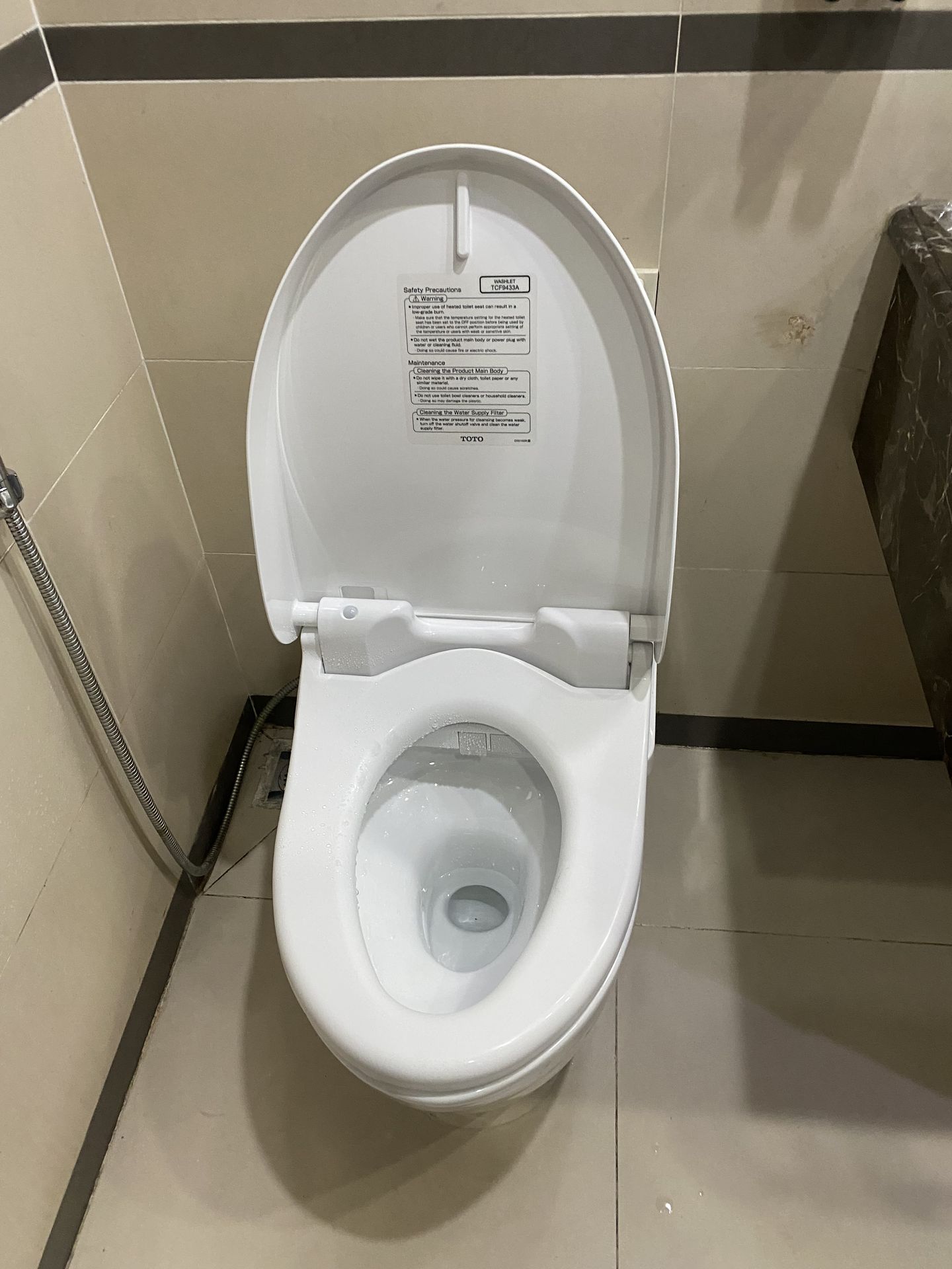 Đánh giá sản phẩm Bồn cầu điện tử GG TOTO C971 TCF9433A