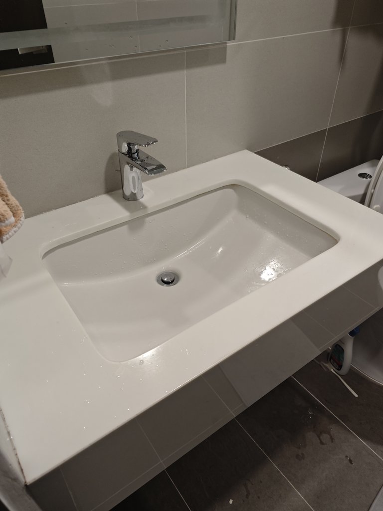 Đánh giá sản phẩm Vòi lavabo nóng lạnh GA TOTO TLG04301V