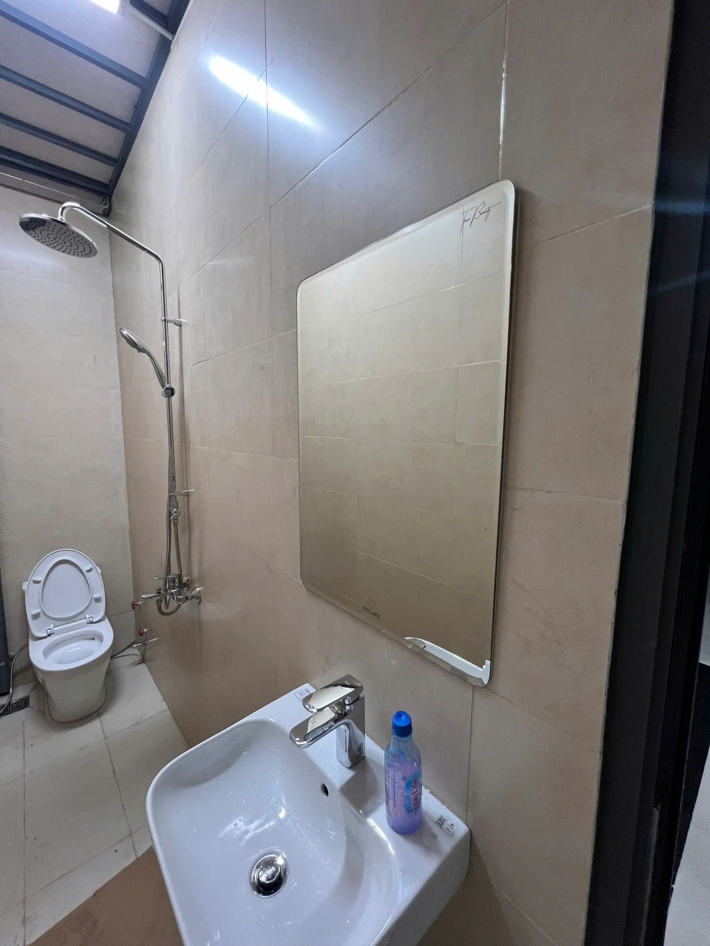 Đánh giá sản phẩm Gương trơn GLS BS00R31 chữ nhật đứng 50x70cm vát cạnh