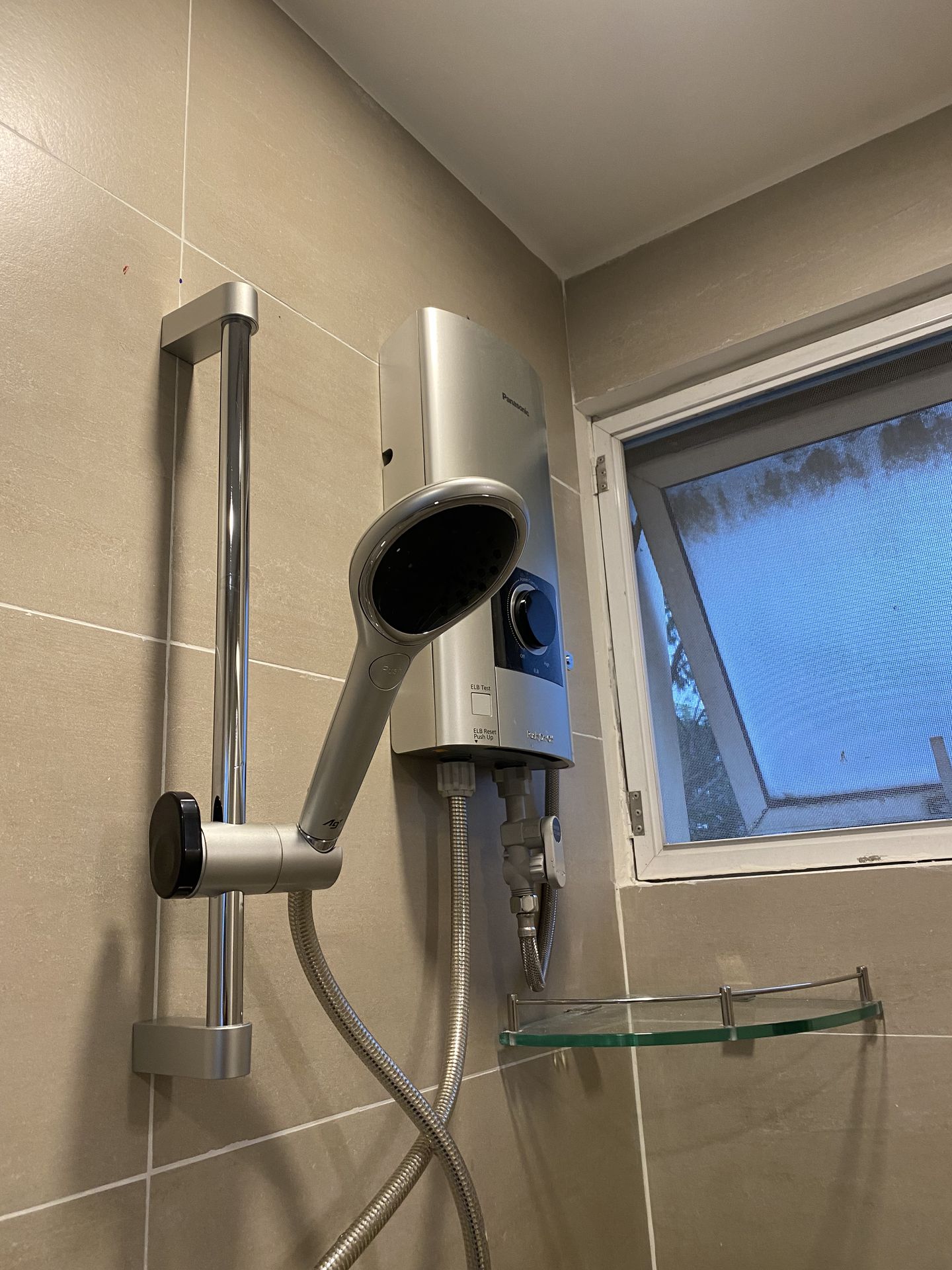 Đánh giá sản phẩm Máy nước nóng trực tiếp Panasonic 4.5kW DH-4NS3VS