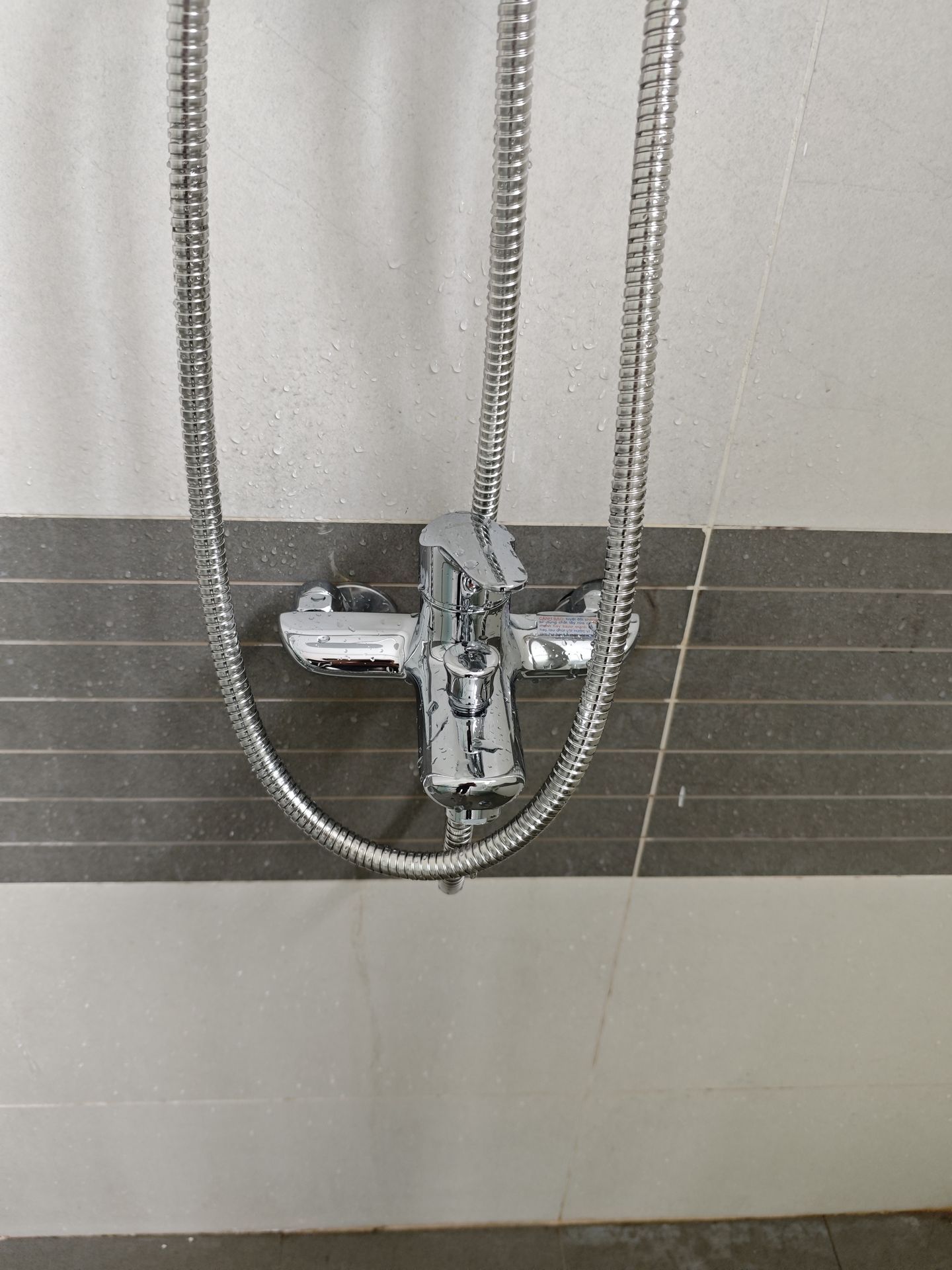 Đánh giá sản phẩm Bộ sen cây tắm đứng nóng lạnh Caesar BS125+S123C