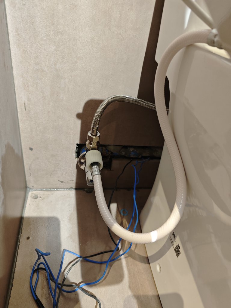 Đánh giá sản phẩm Bồn cầu TOTO MS885DW16 1 khối nắp điện tử Washlet C2 TCF23410AAA