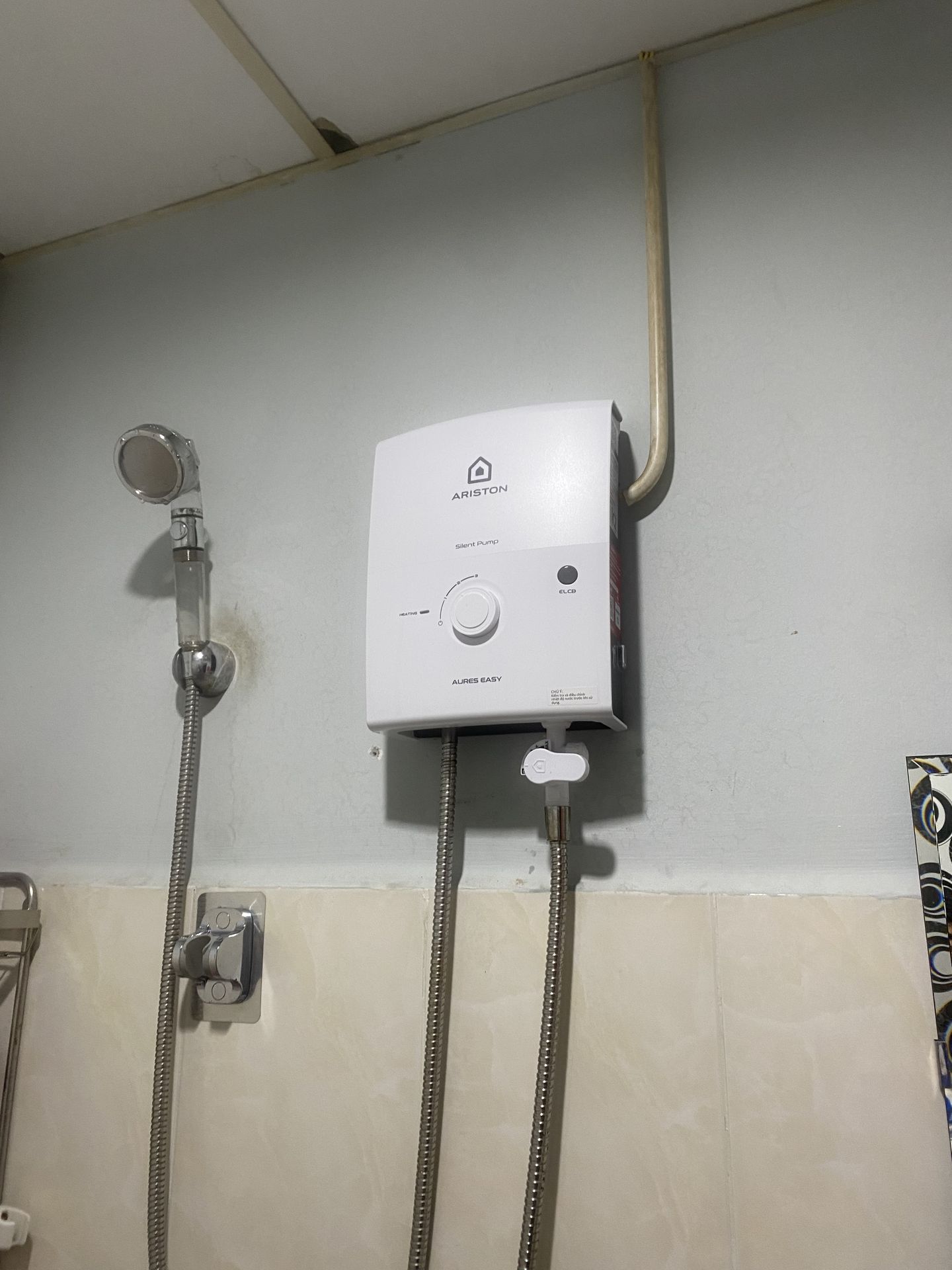 Đánh giá sản phẩm Máy nước nóng trực tiếp Aures Easy Ariston