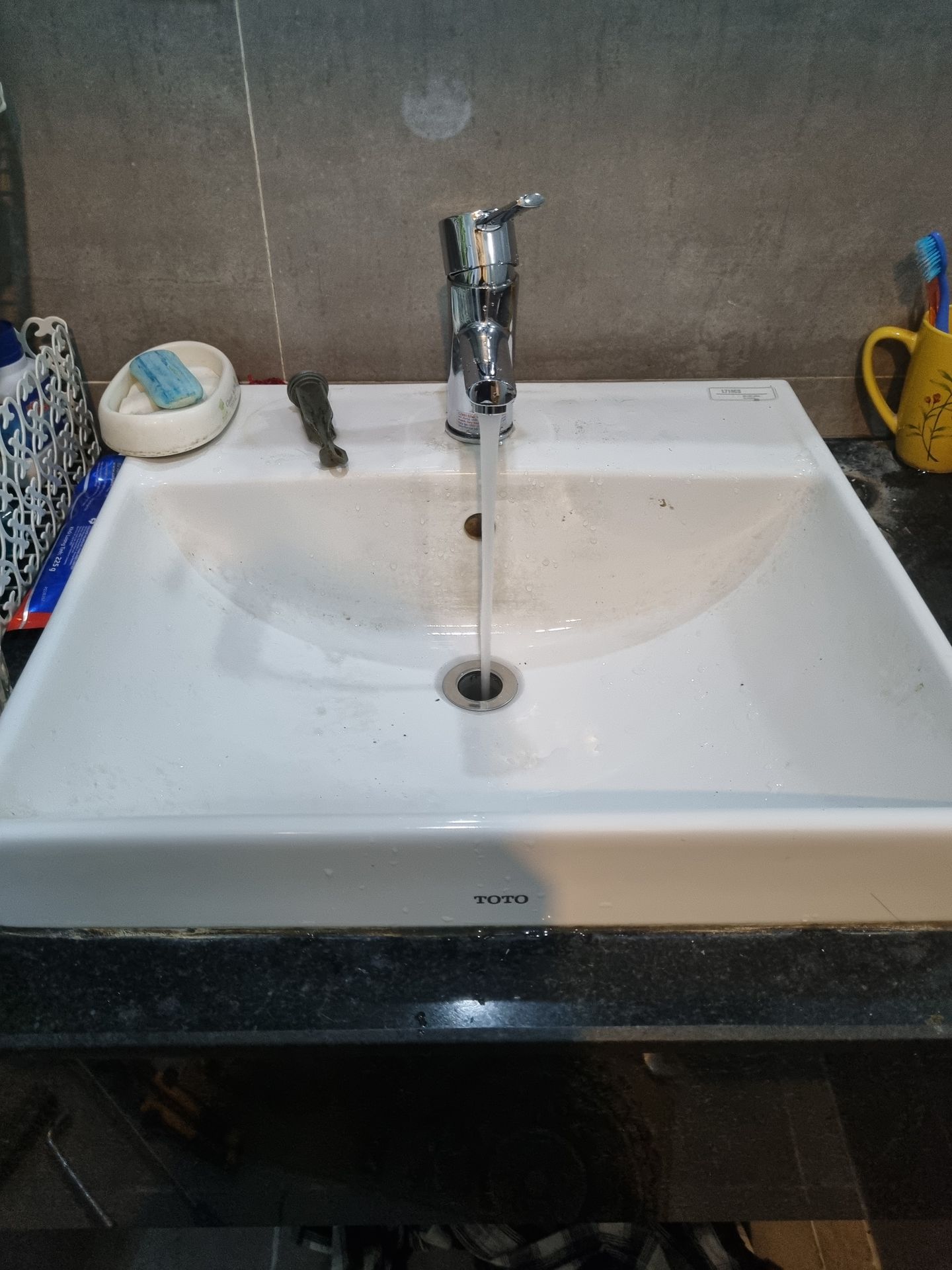 Đánh giá sản phẩm Vòi chậu lavabo nóng lạnh Caesar B305CU