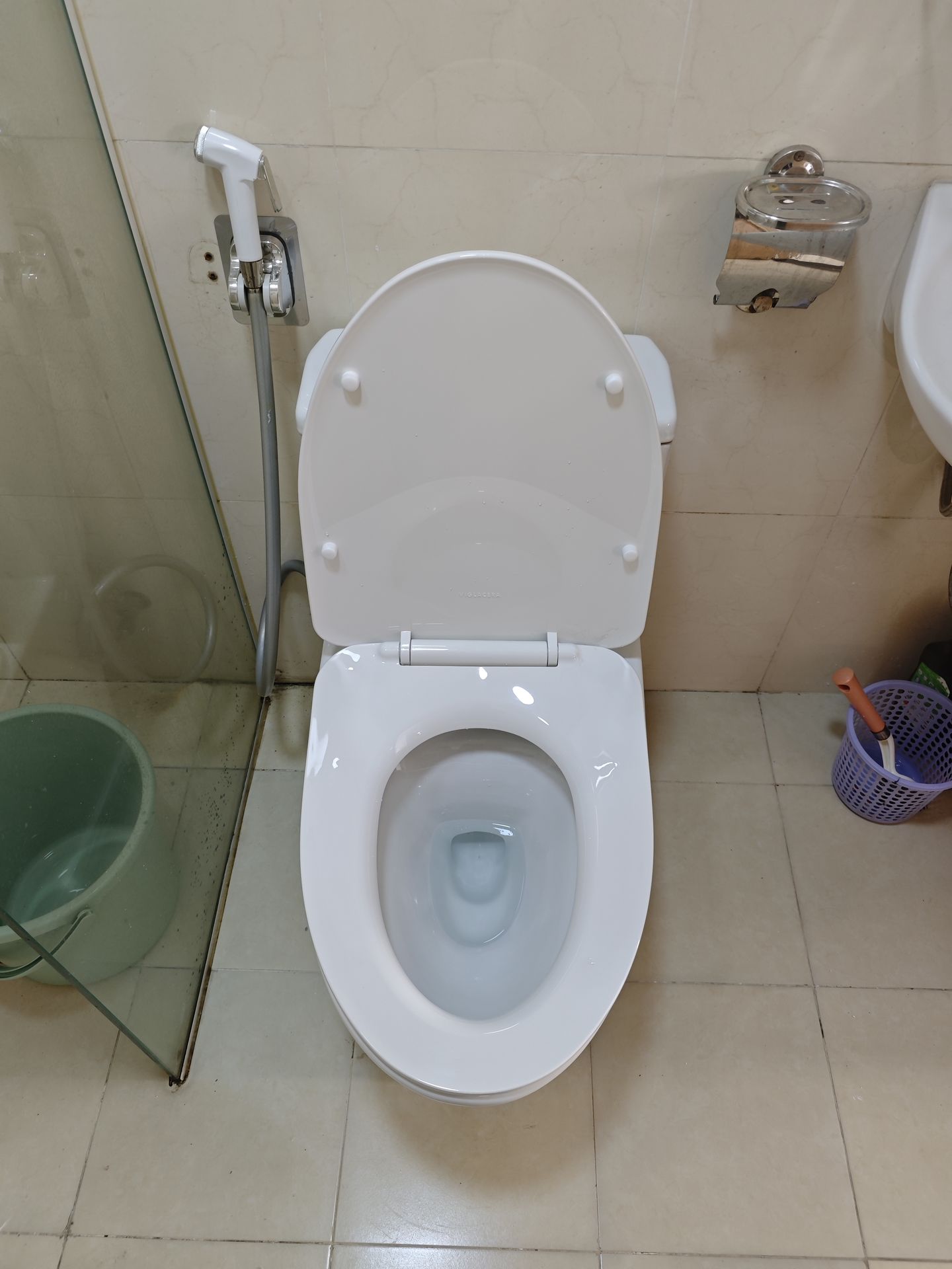 Đánh giá sản phẩm Bồn cầu 1 khối nắp êm Viglacera V803 (+ vòi xịt VG826)