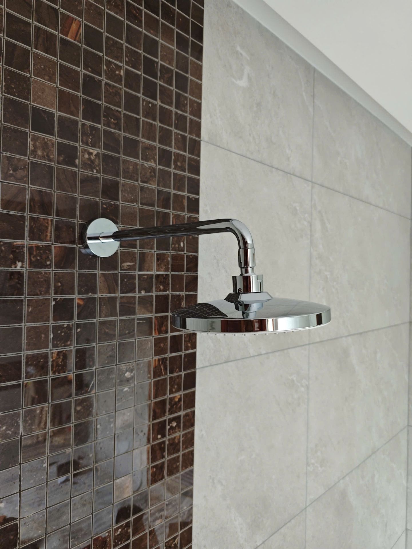 Đánh giá sản phẩm Bát sen tắm tắm gắn tường TOTO TBW01004A (2 chế độ, tròn)