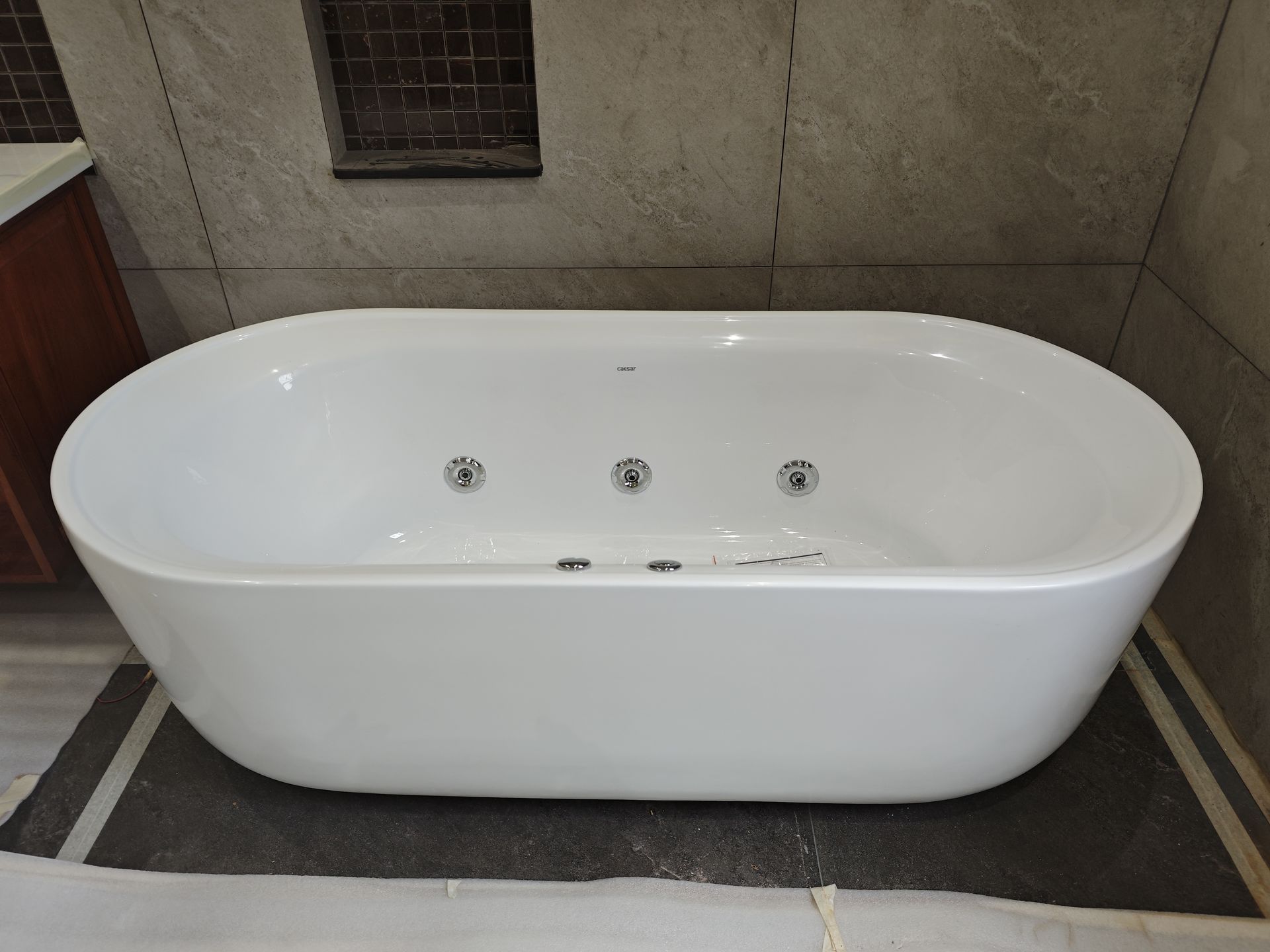 Đánh giá sản phẩm Bồn tắm chân yếm 1m7 massage Caesar MT0770