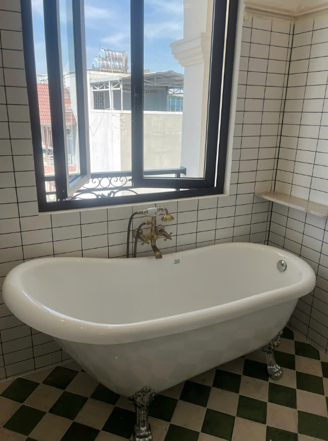 Đánh giá sản phẩm Bồn tắm đặt sàn tân cổ điển 1.7m MOWOEN MW905-170