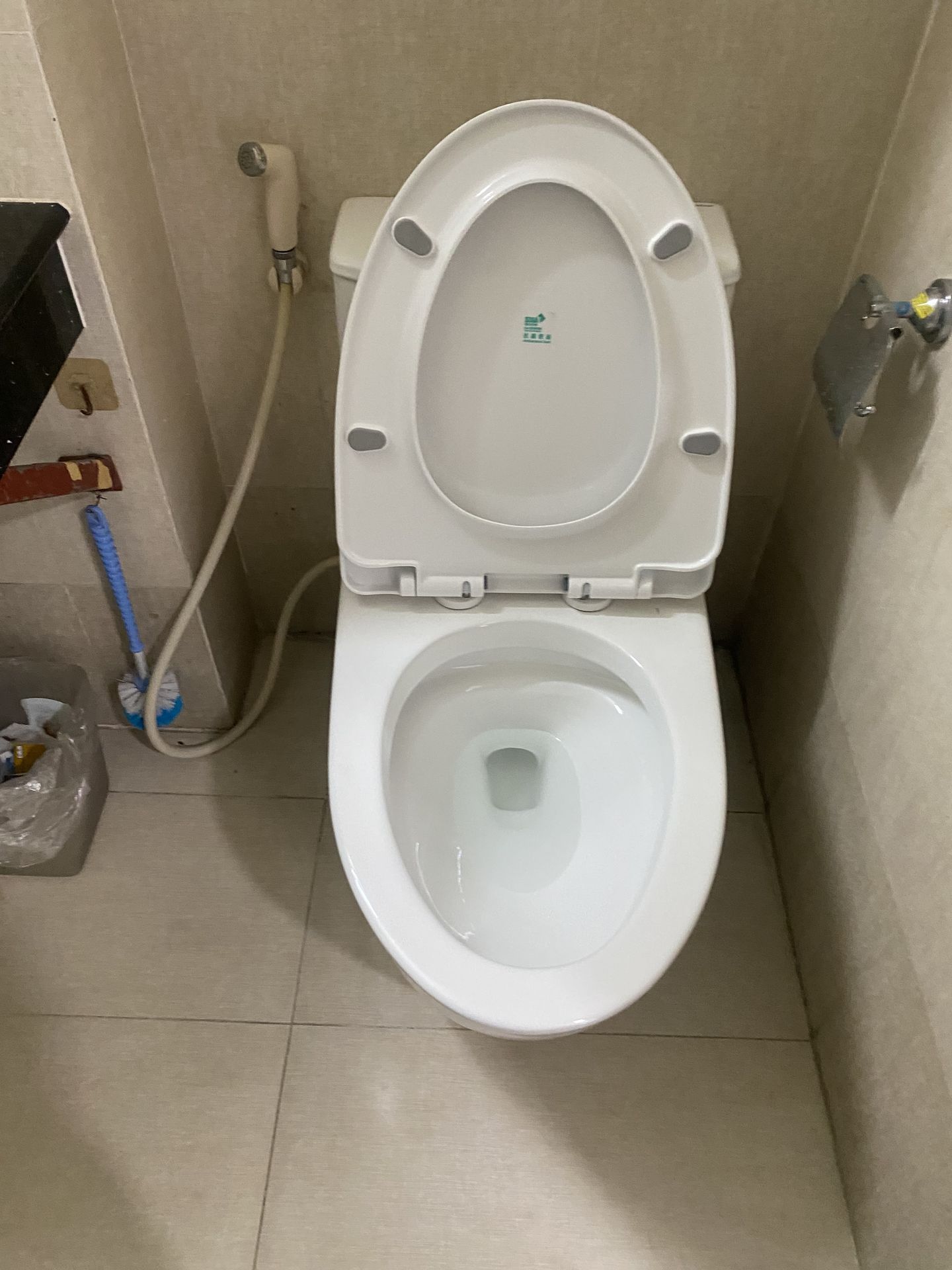 Đánh giá sản phẩm Bồn cầu 1 khối Caesar C1363 (CD1363) nắp đóng êm