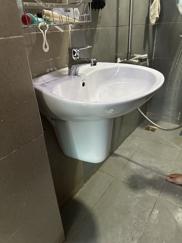Đánh giá sản phẩm Chậu lavabo treo tường TOTO LHT300CR chân lửng