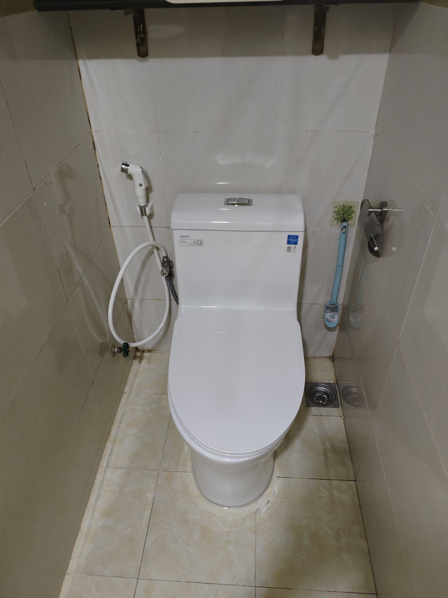 Đánh giá sản phẩm Bồn cầu 1 khối Viglacera V45M nắp êm xả xoáy (+ vòi xịt VG826 & van VG853)