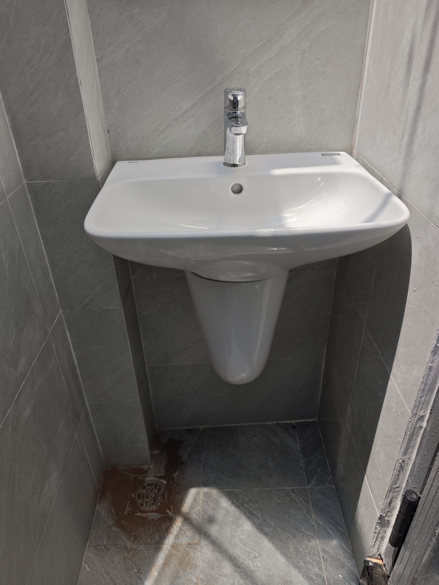 Đánh giá sản phẩm Chân chậu lavabo lửng INAX L-288VC (L288VC)