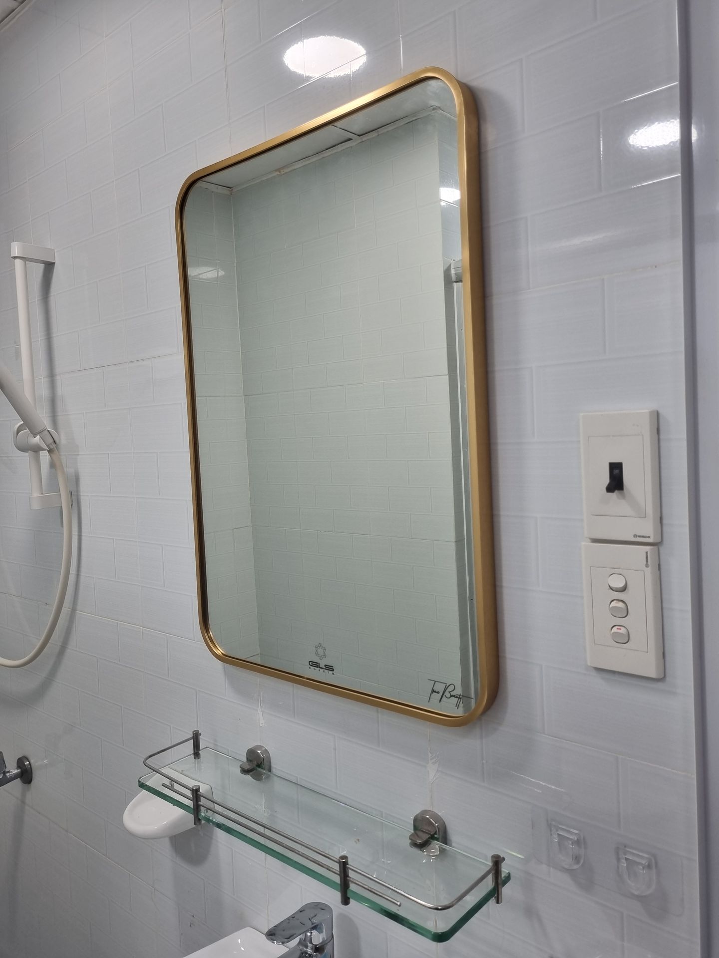 Đánh giá sản phẩm Gương soi chữ nhật khung viền nhôm 50x70cm GLS