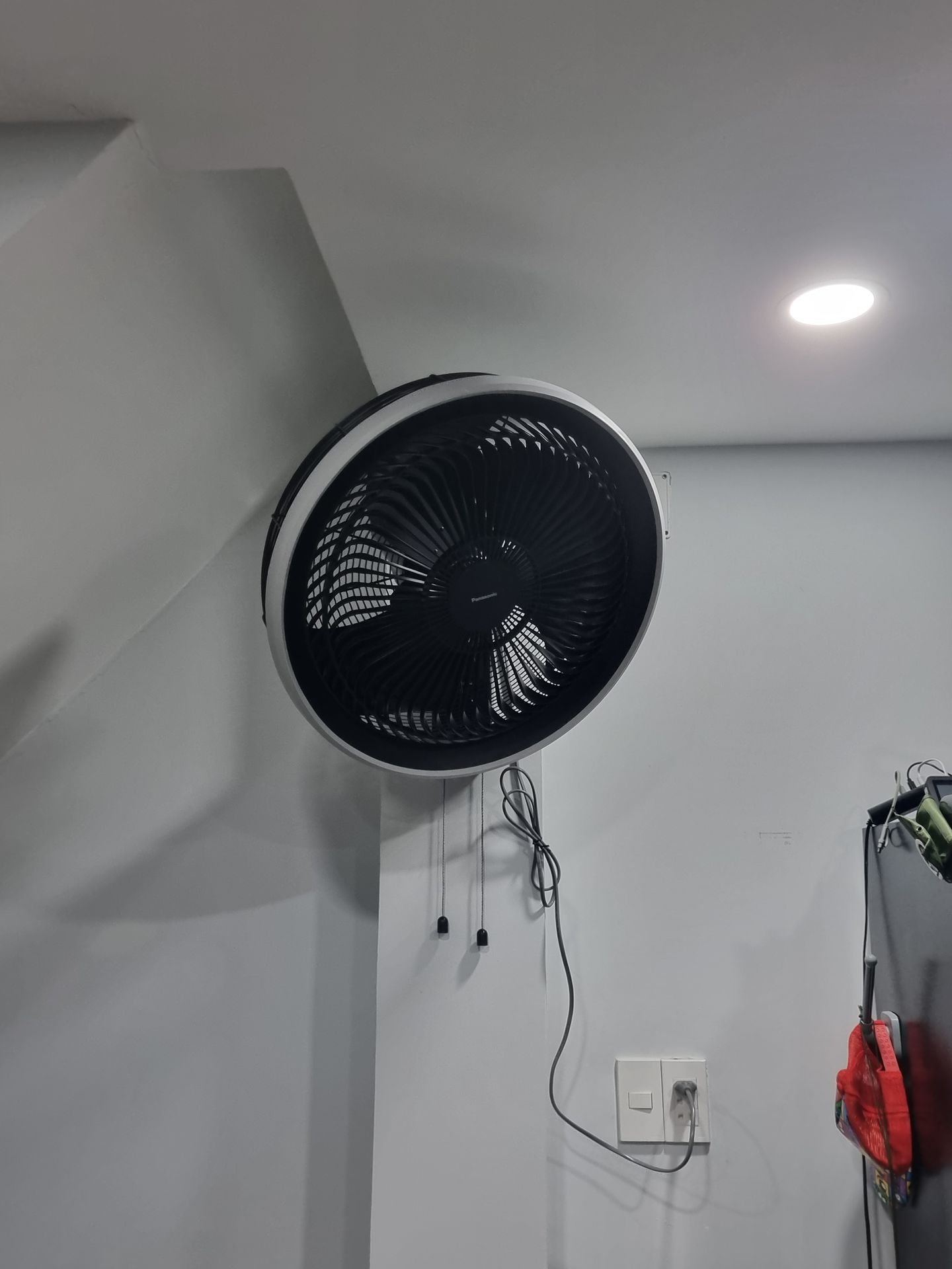 Đánh giá sản phẩm Quạt treo tường Panasonic F-50YUZ